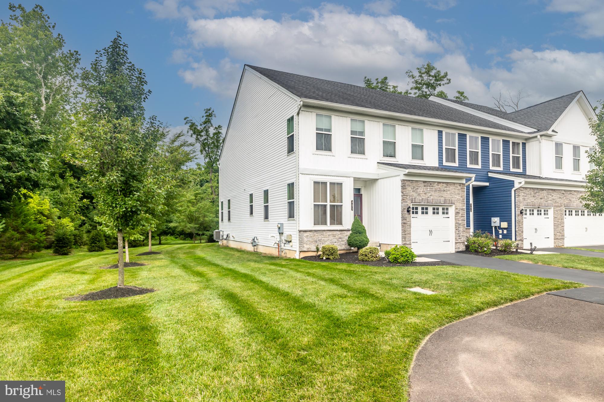 401 WYNSTONE COURT