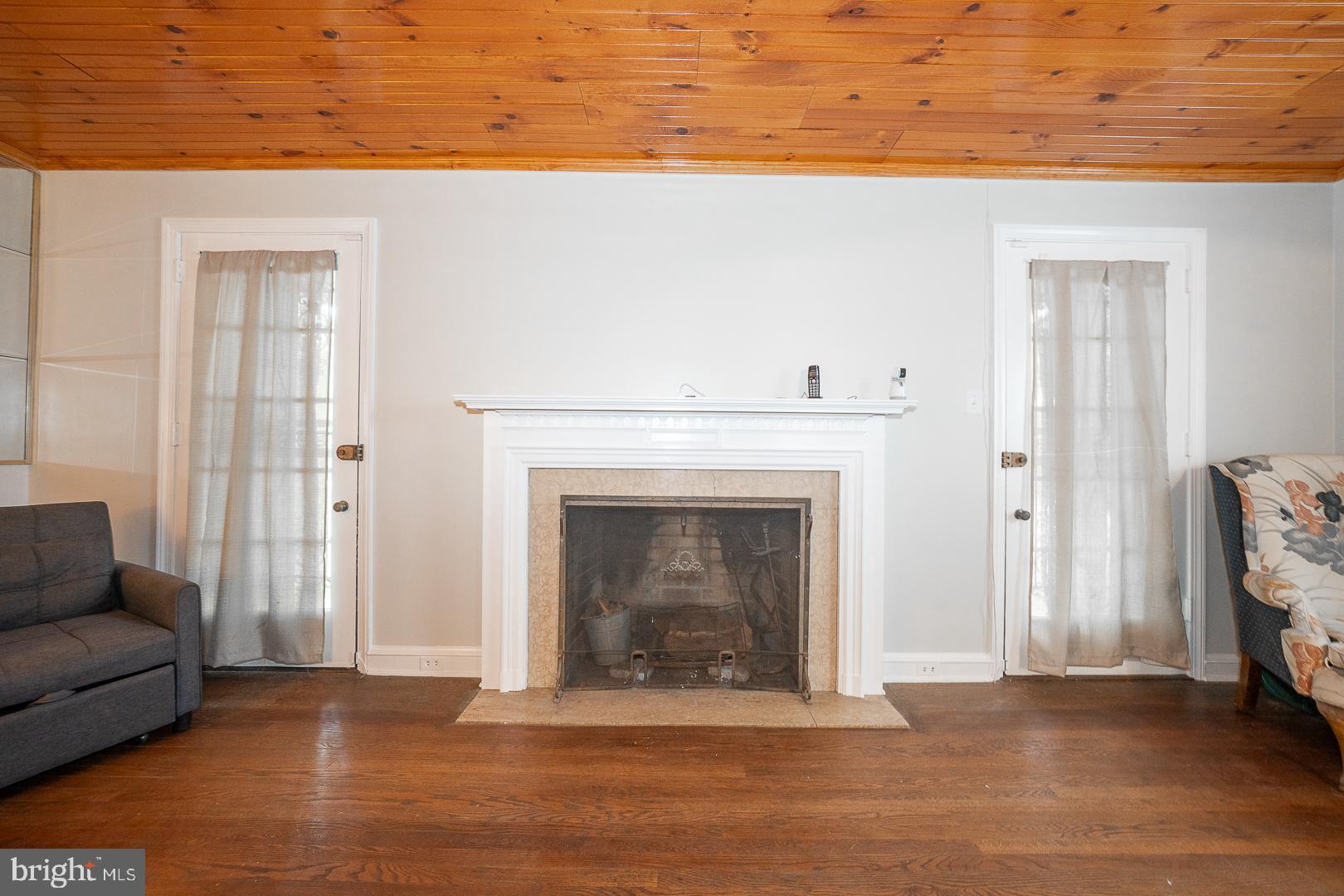 EAST OAK LANE - Residential