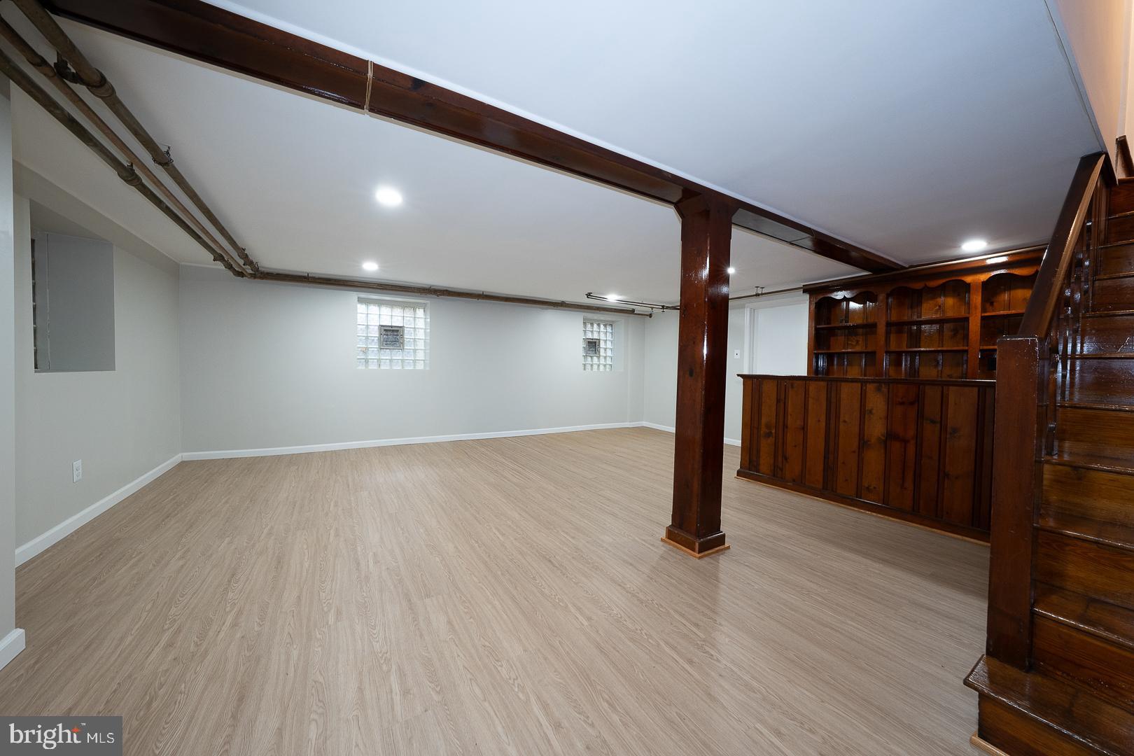 EAST OAK LANE - Residential