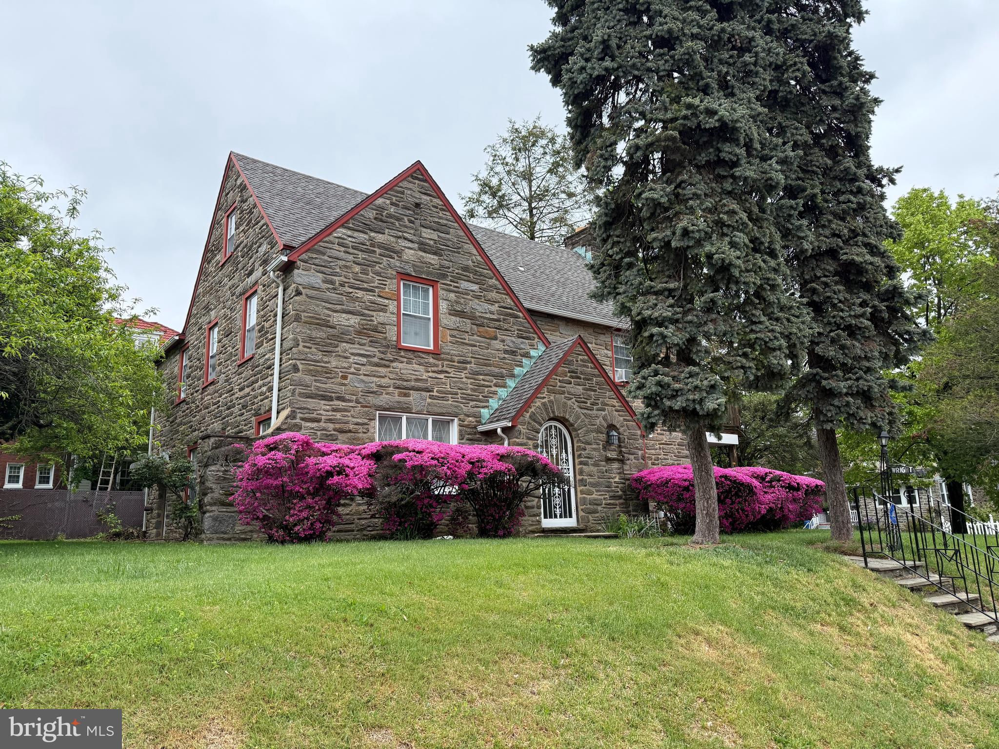 EAST OAK LANE - Residential