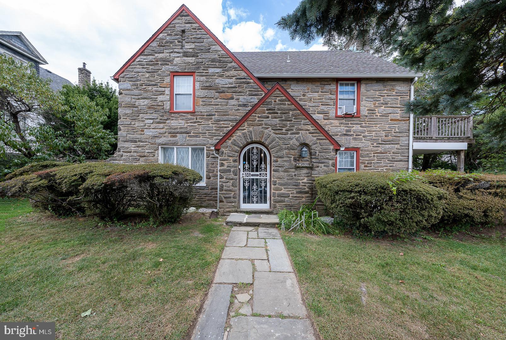 EAST OAK LANE - Residential