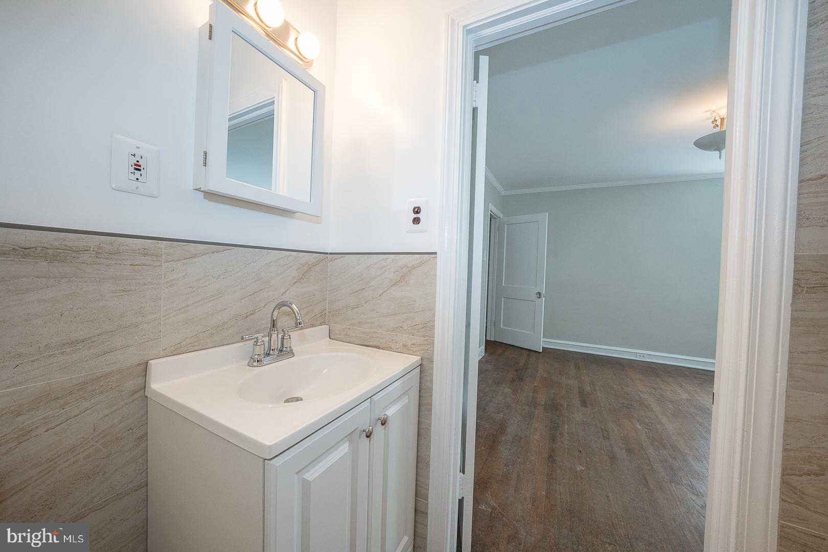 EAST OAK LANE - Residential