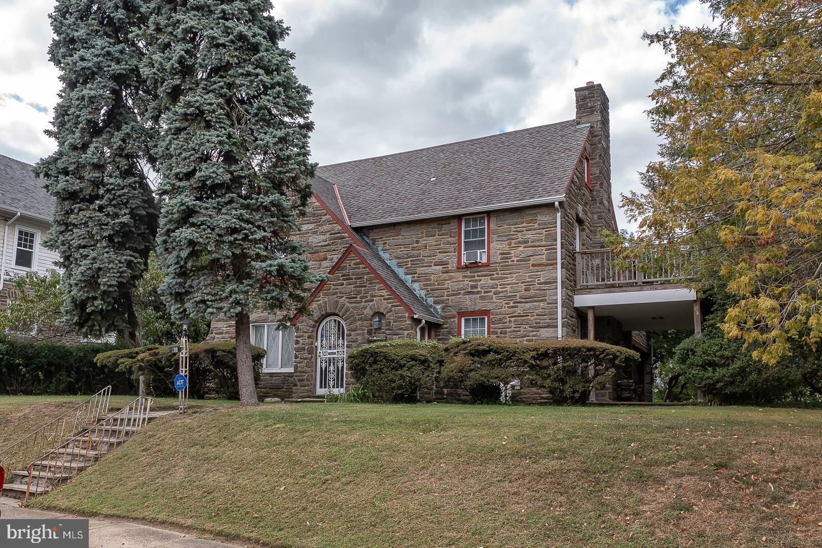 EAST OAK LANE - Residential