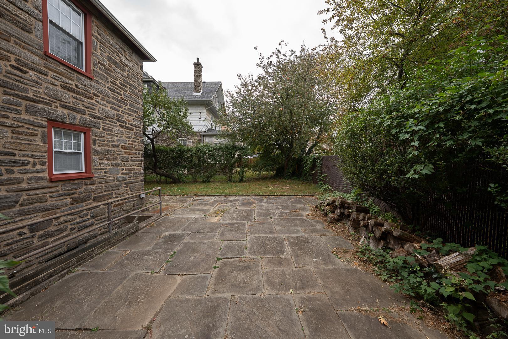 EAST OAK LANE - Residential