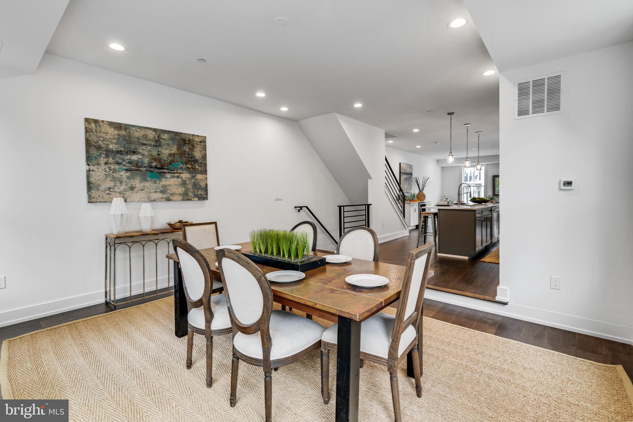 ROXBOROUGH - Residential