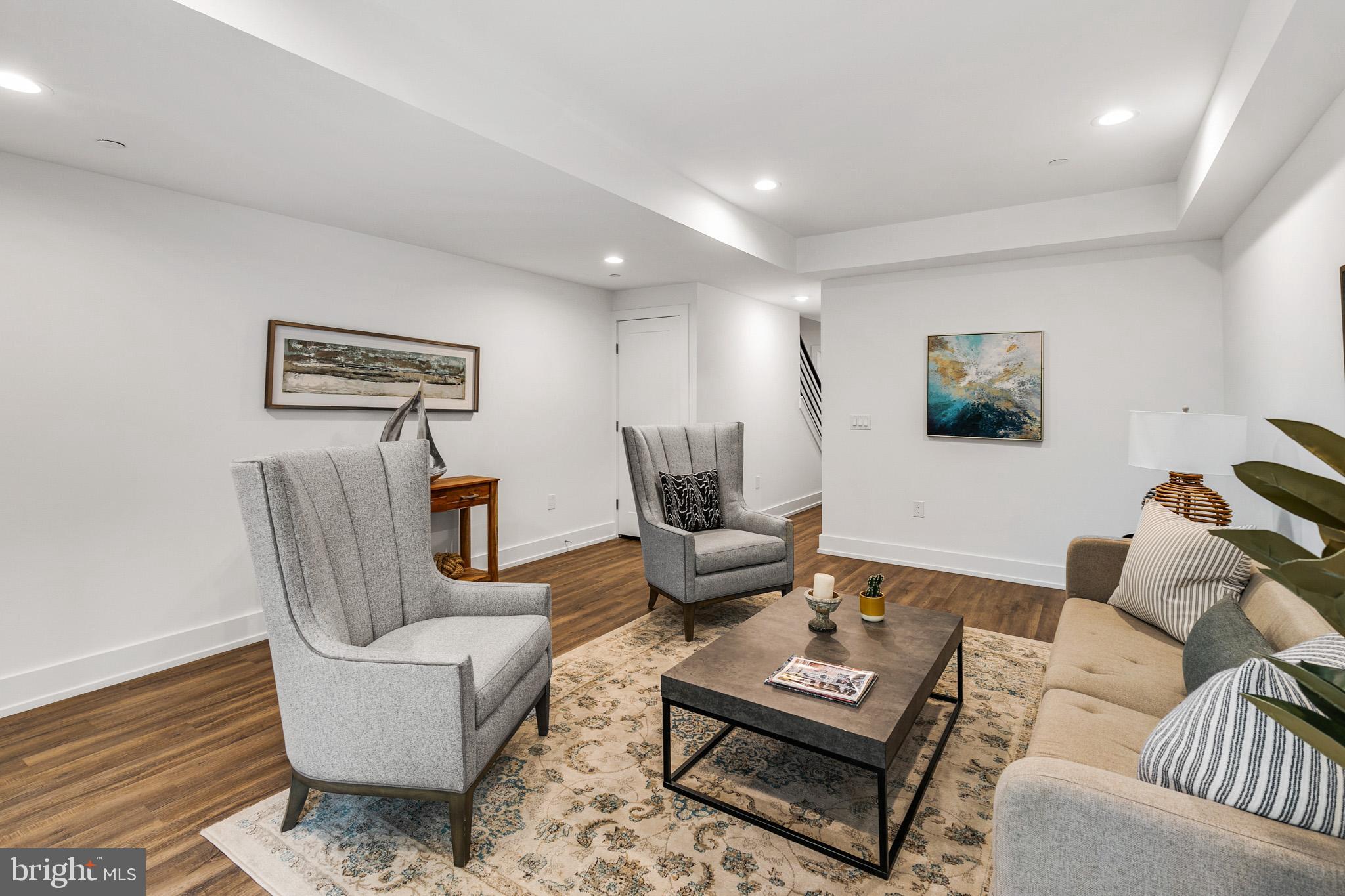 ROXBOROUGH - Residential