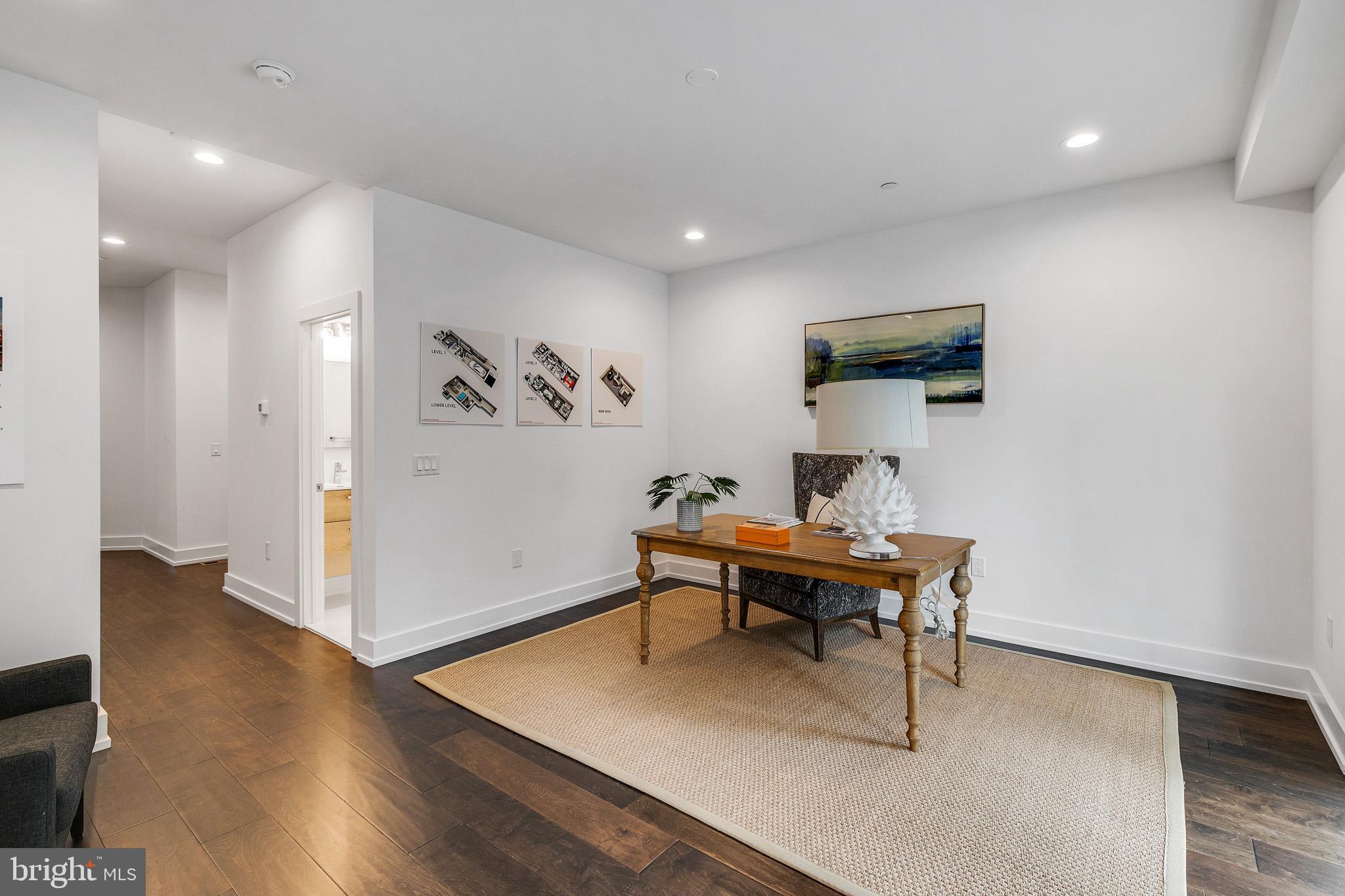 ROXBOROUGH - Residential