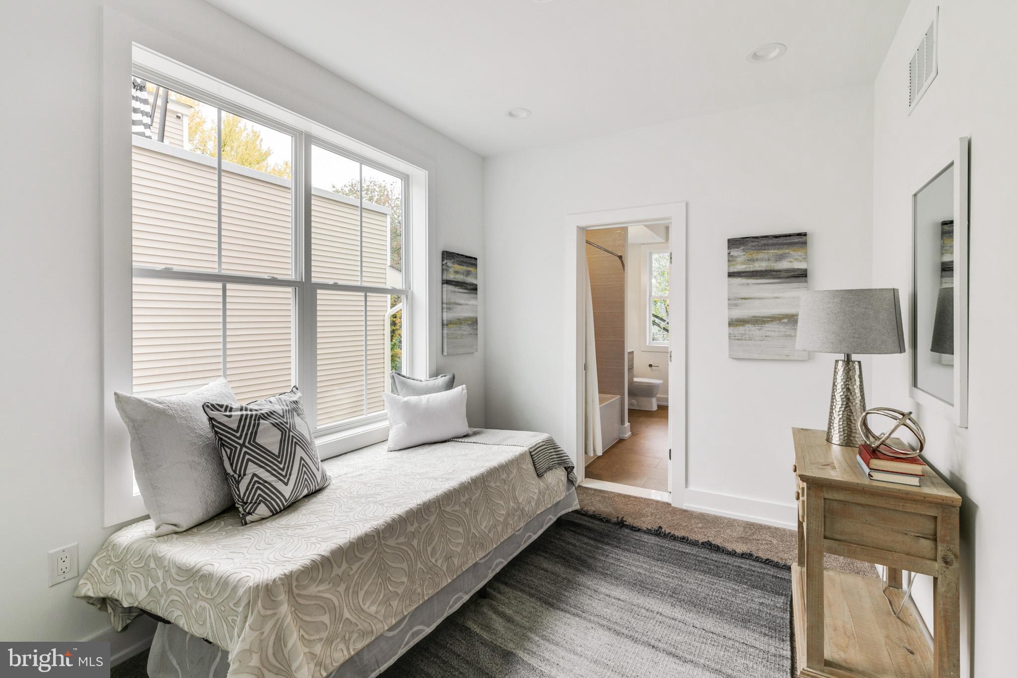 ROXBOROUGH - Residential