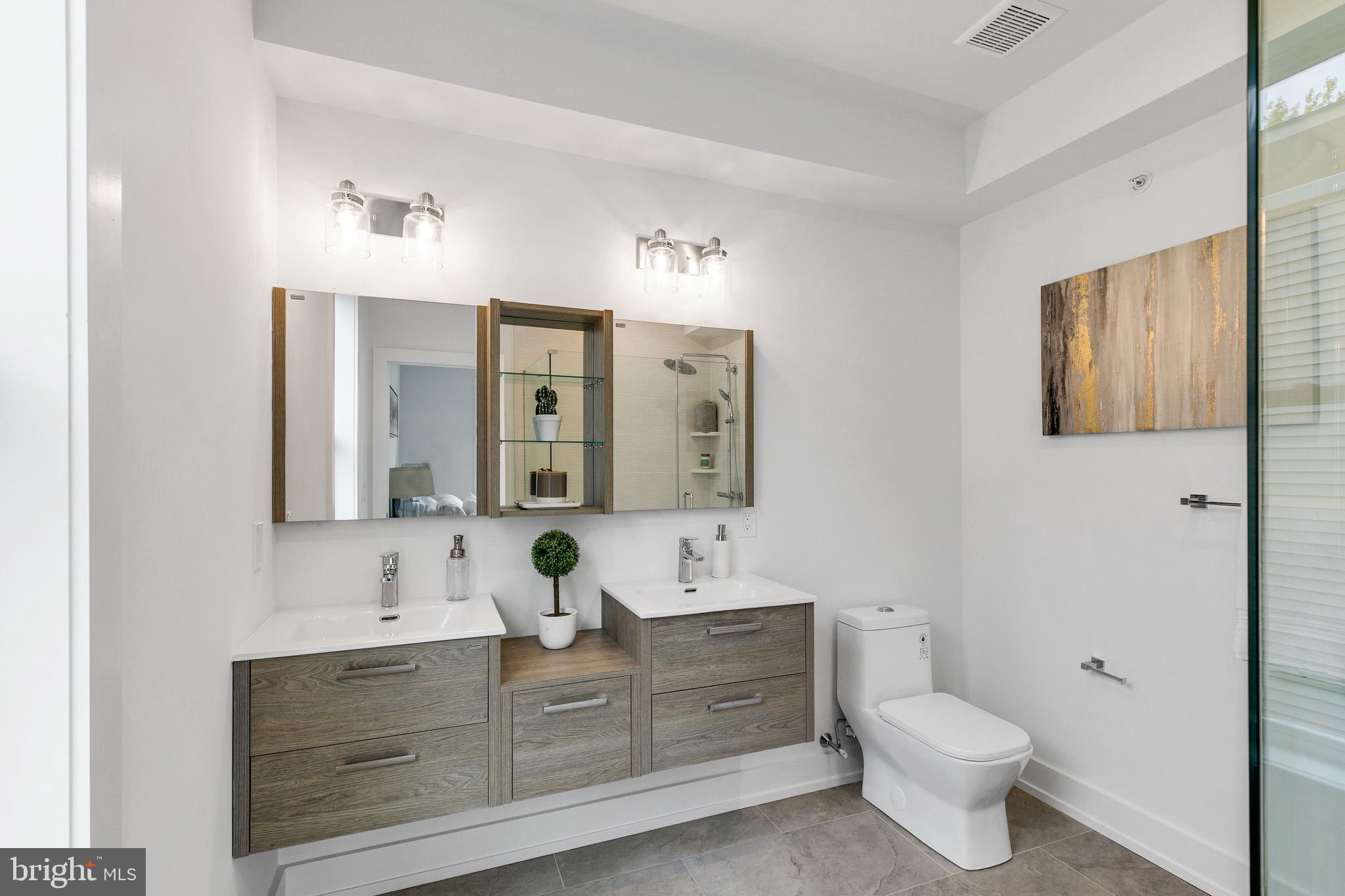 ROXBOROUGH - Residential