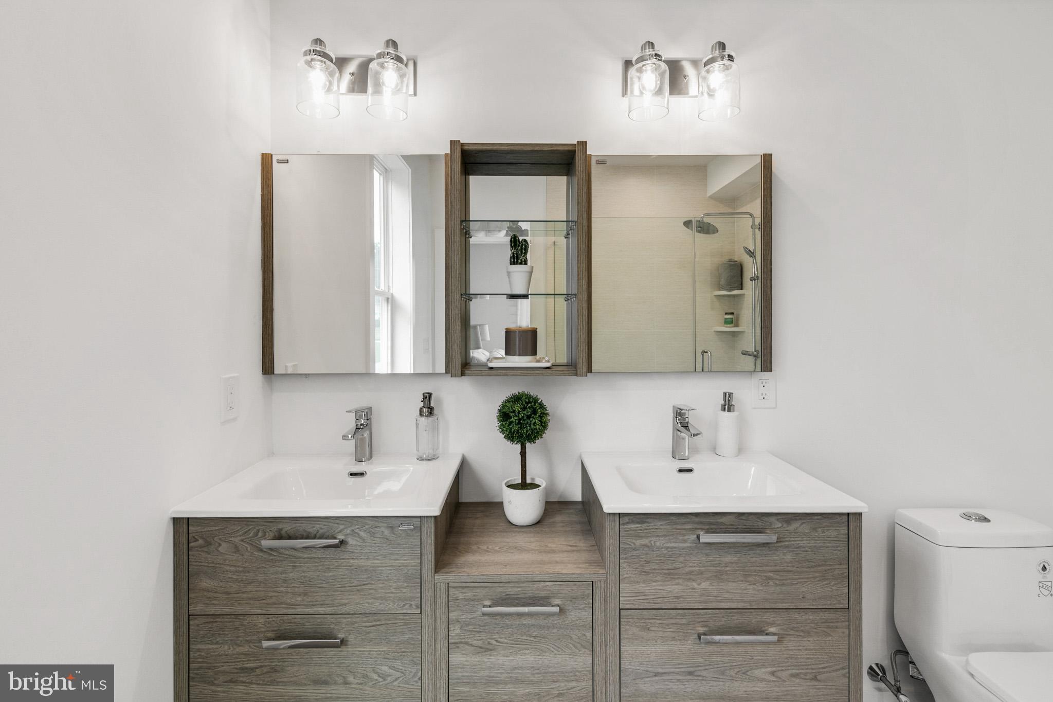 ROXBOROUGH - Residential