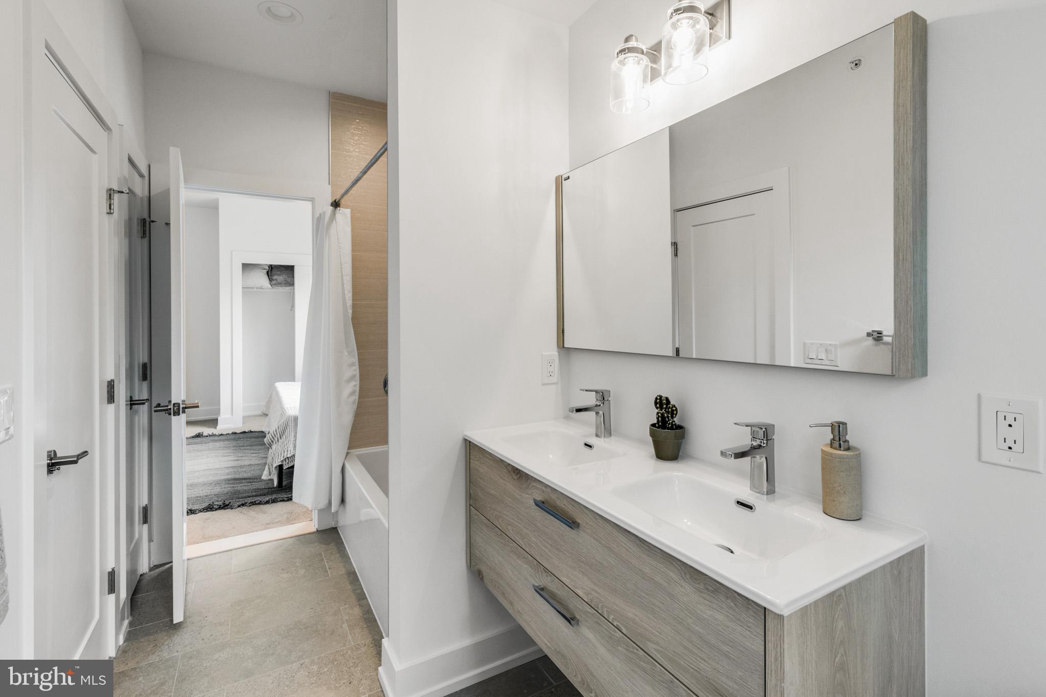 ROXBOROUGH - Residential