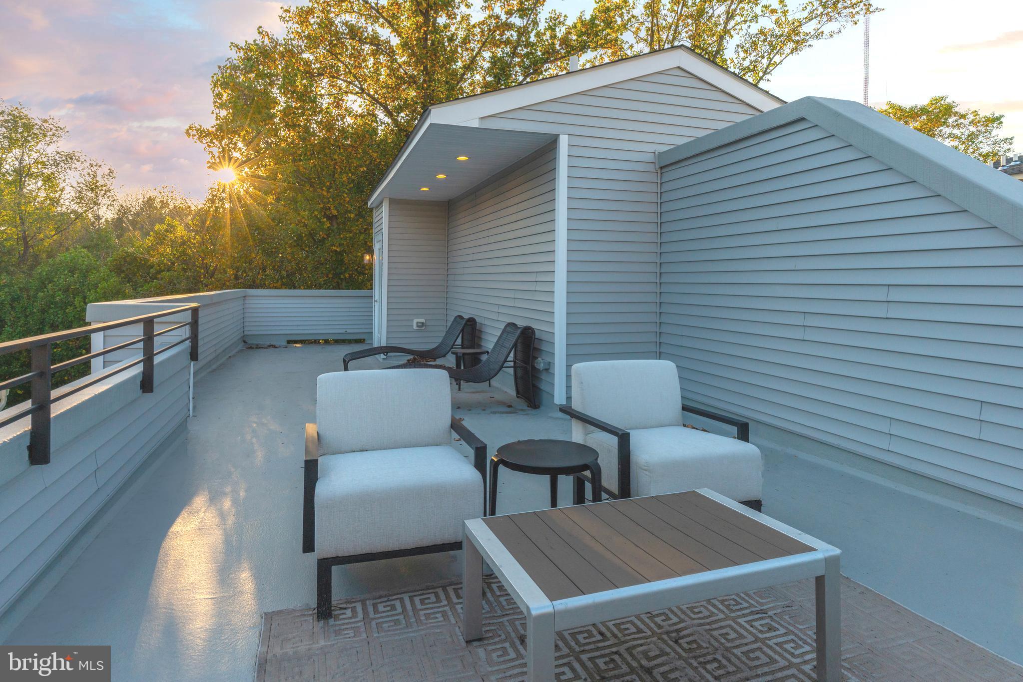 ROXBOROUGH - Residential