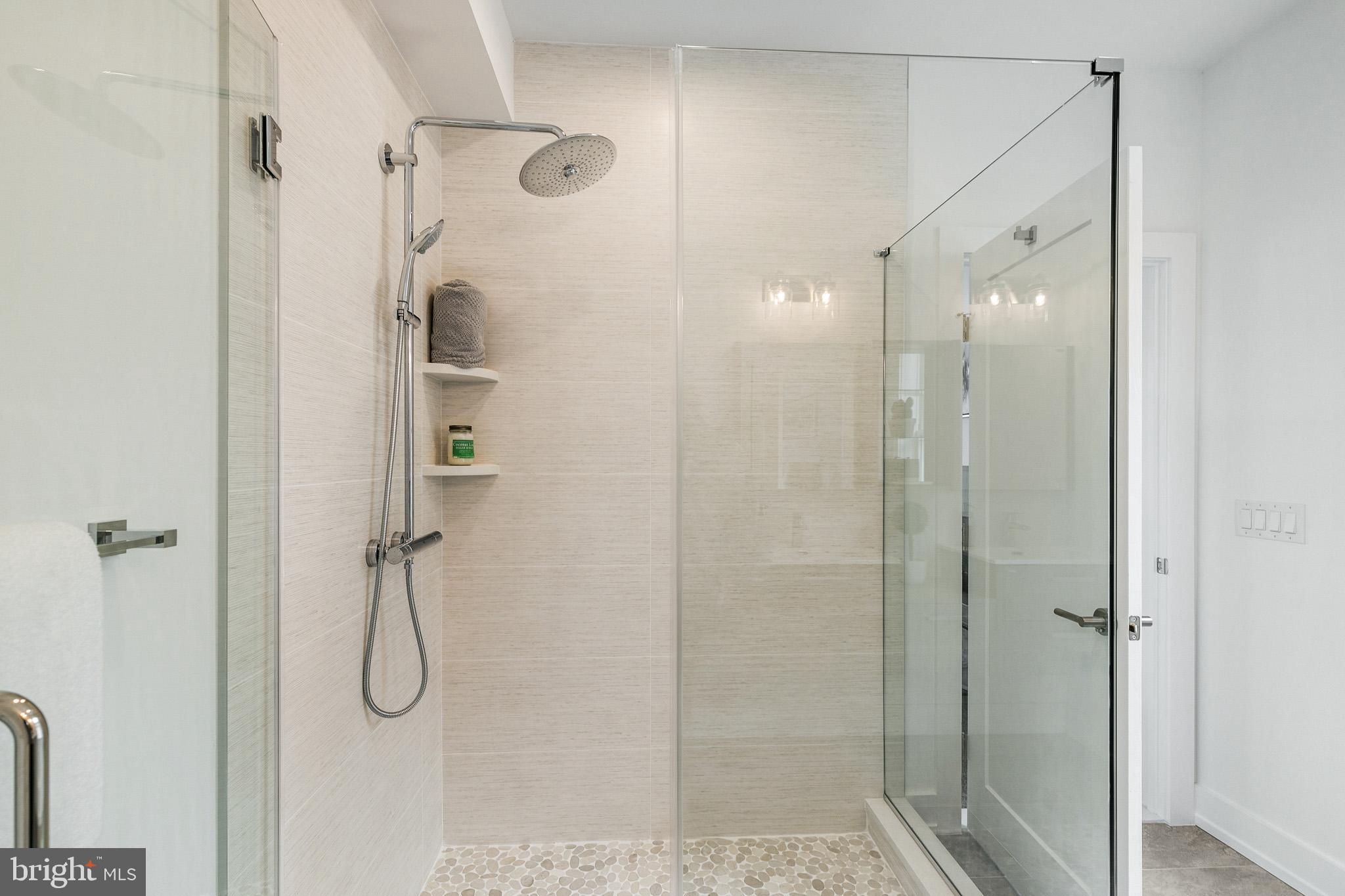 ROXBOROUGH - Residential