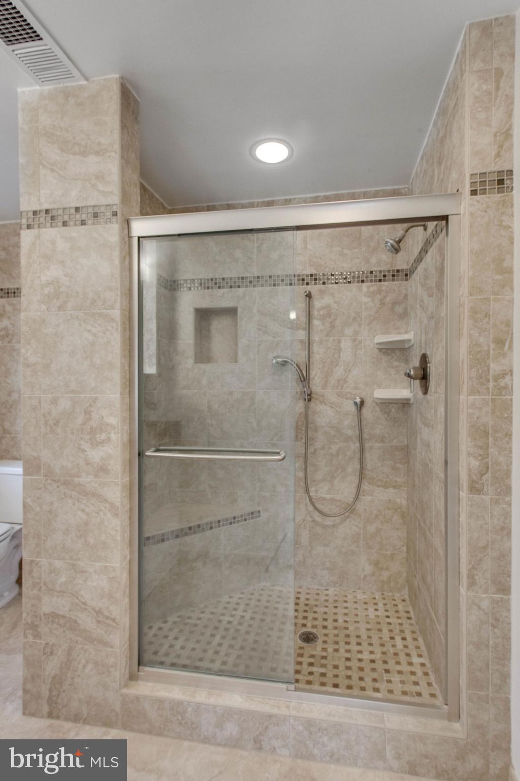 SURREY SQUARE - Residential