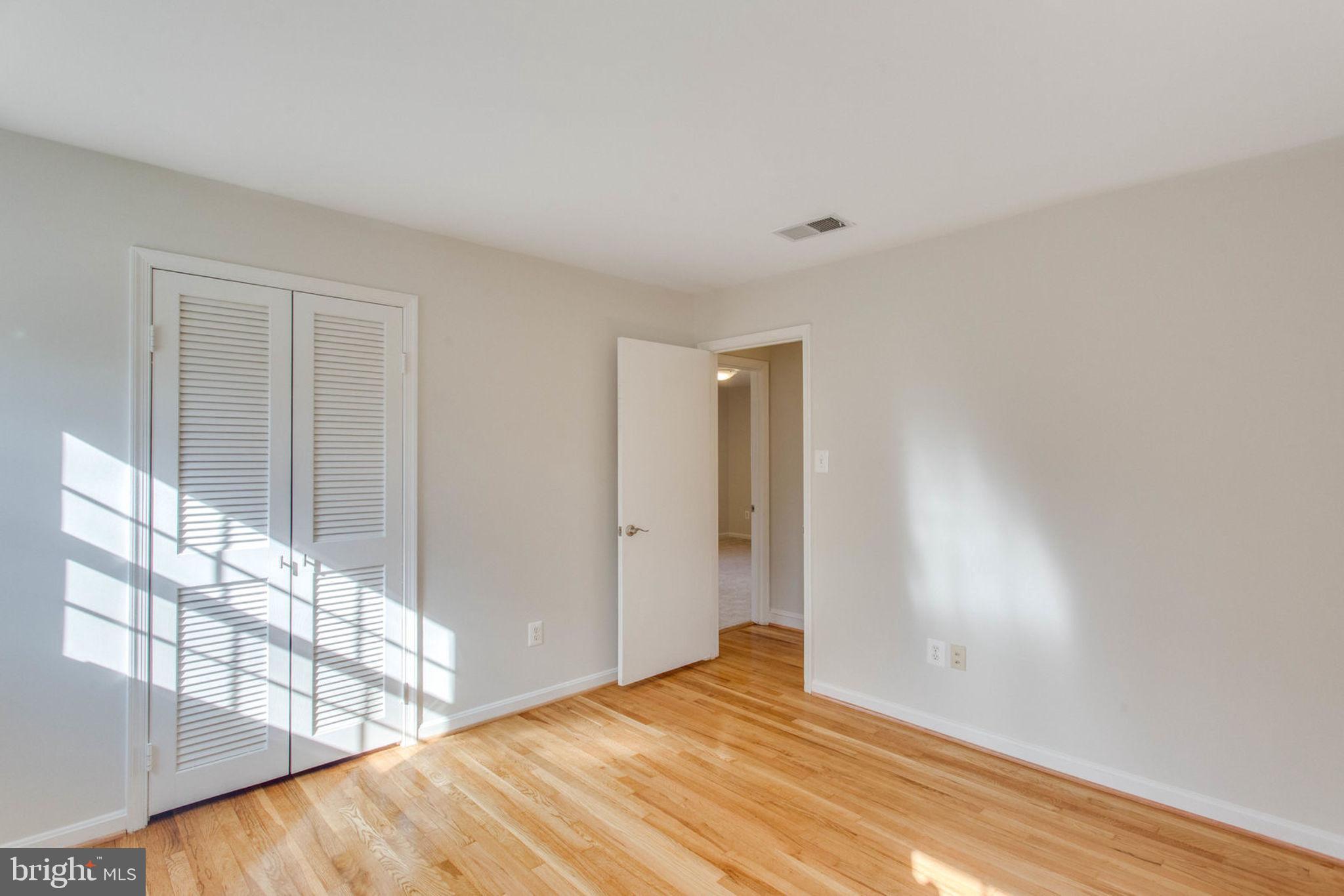 SURREY SQUARE - Residential