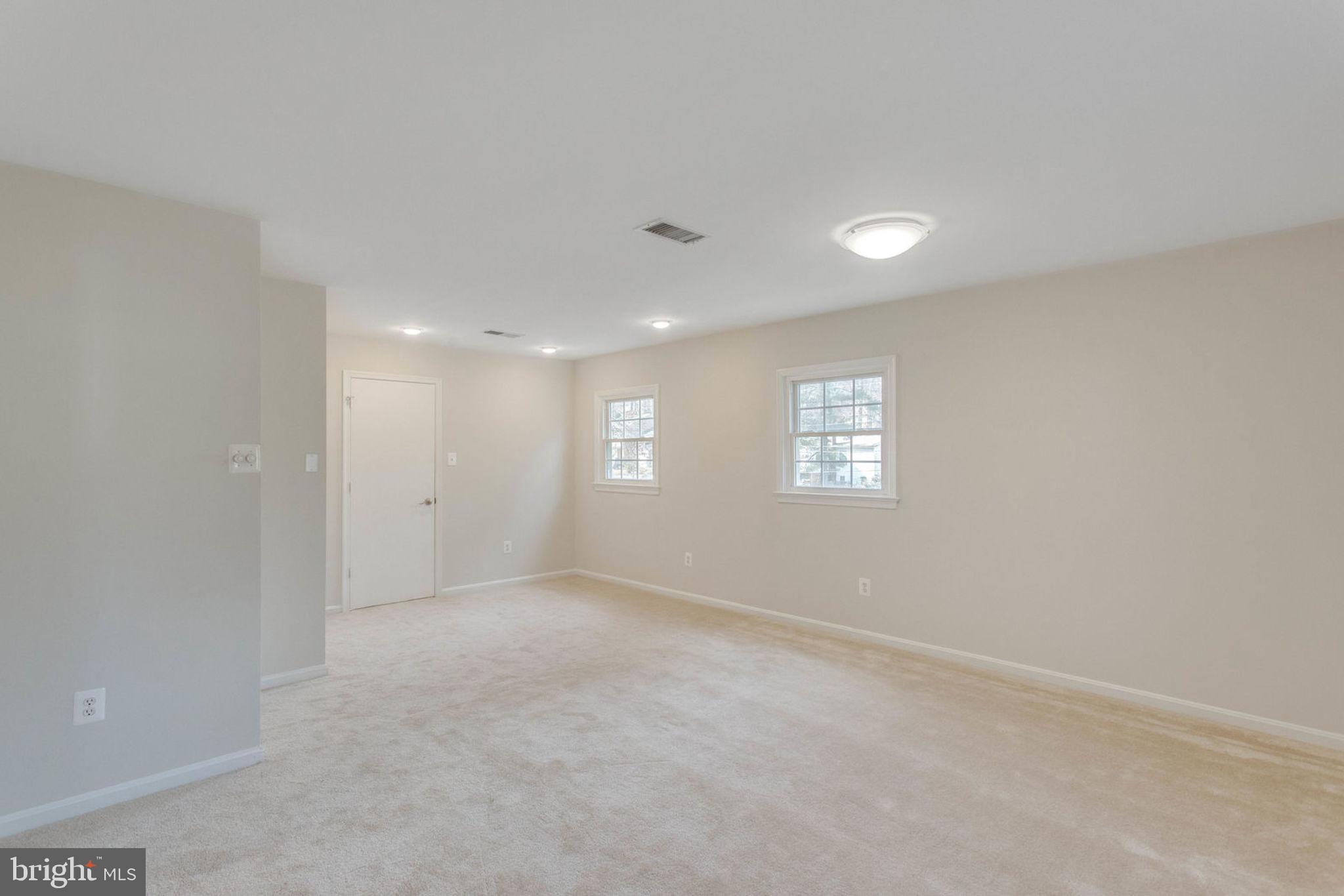 SURREY SQUARE - Residential