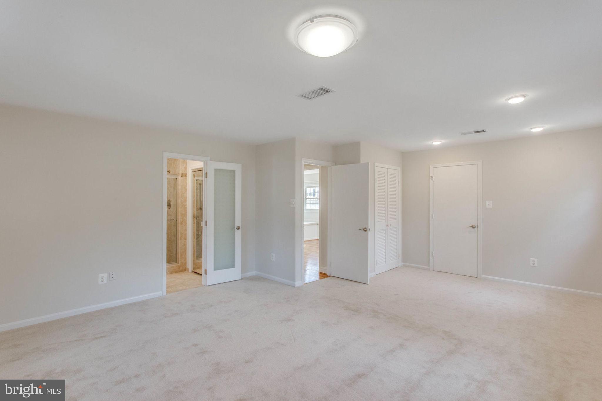 SURREY SQUARE - Residential