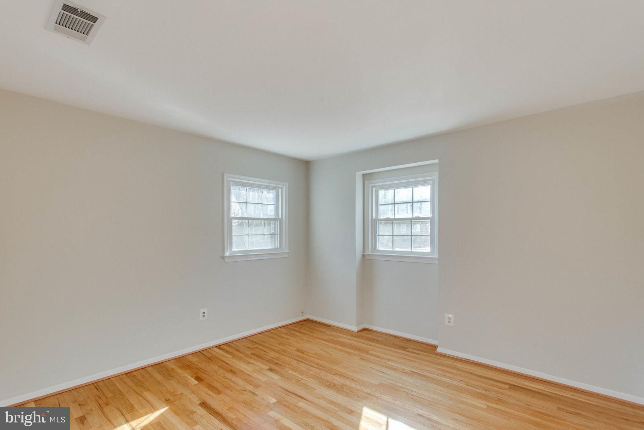 SURREY SQUARE - Residential