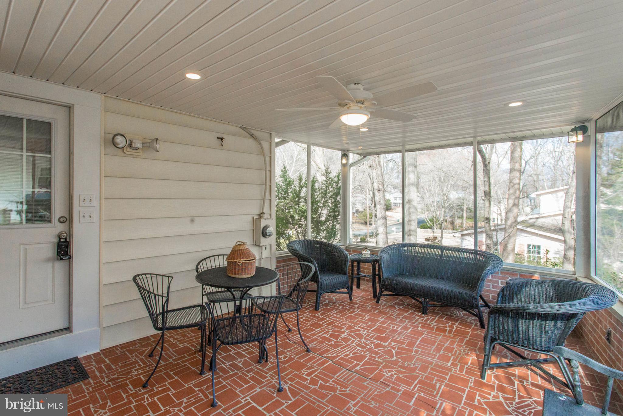 SURREY SQUARE - Residential