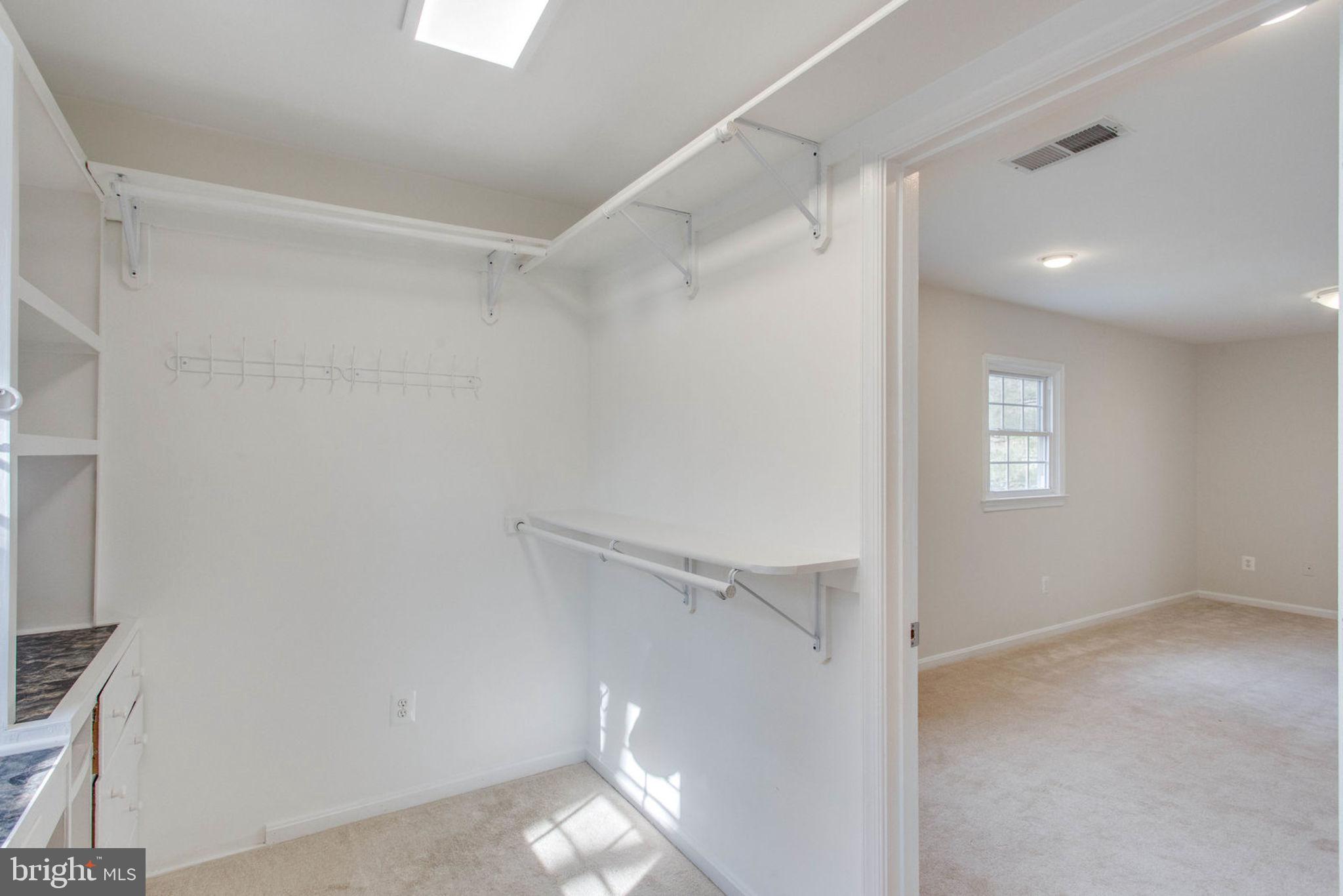 SURREY SQUARE - Residential