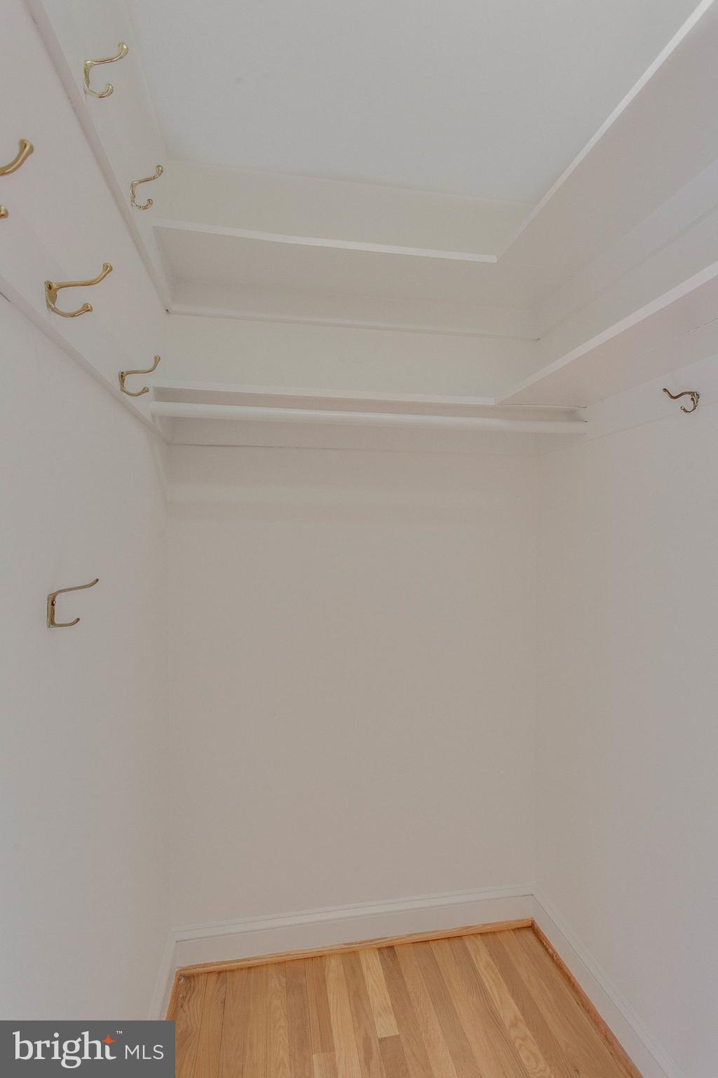 SURREY SQUARE - Residential