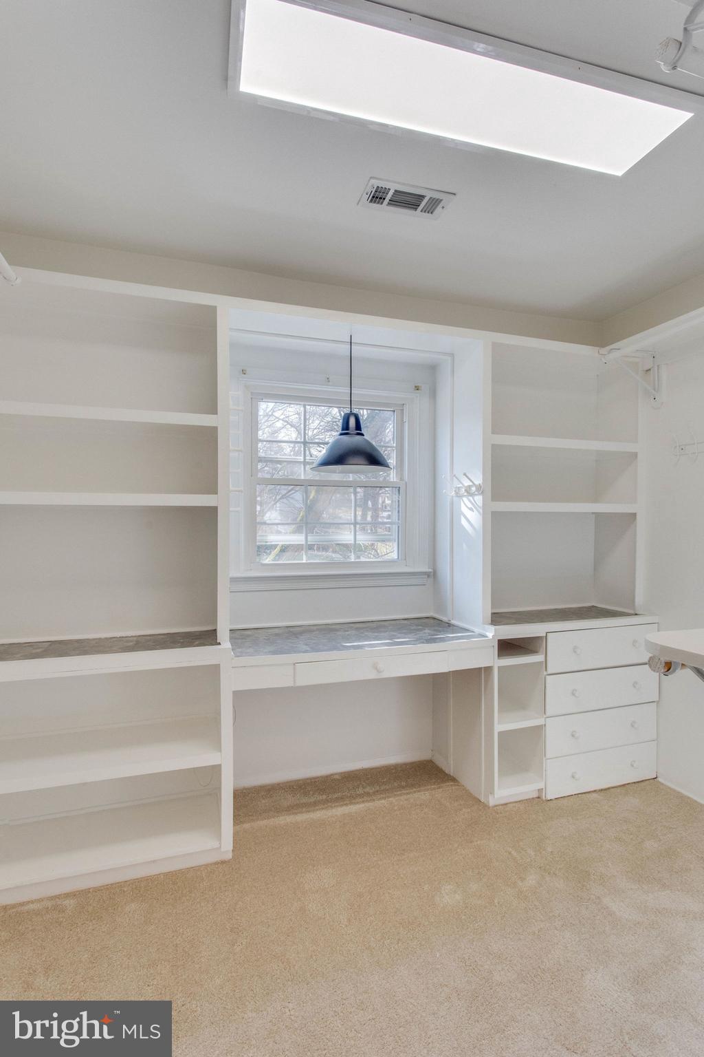 SURREY SQUARE - Residential