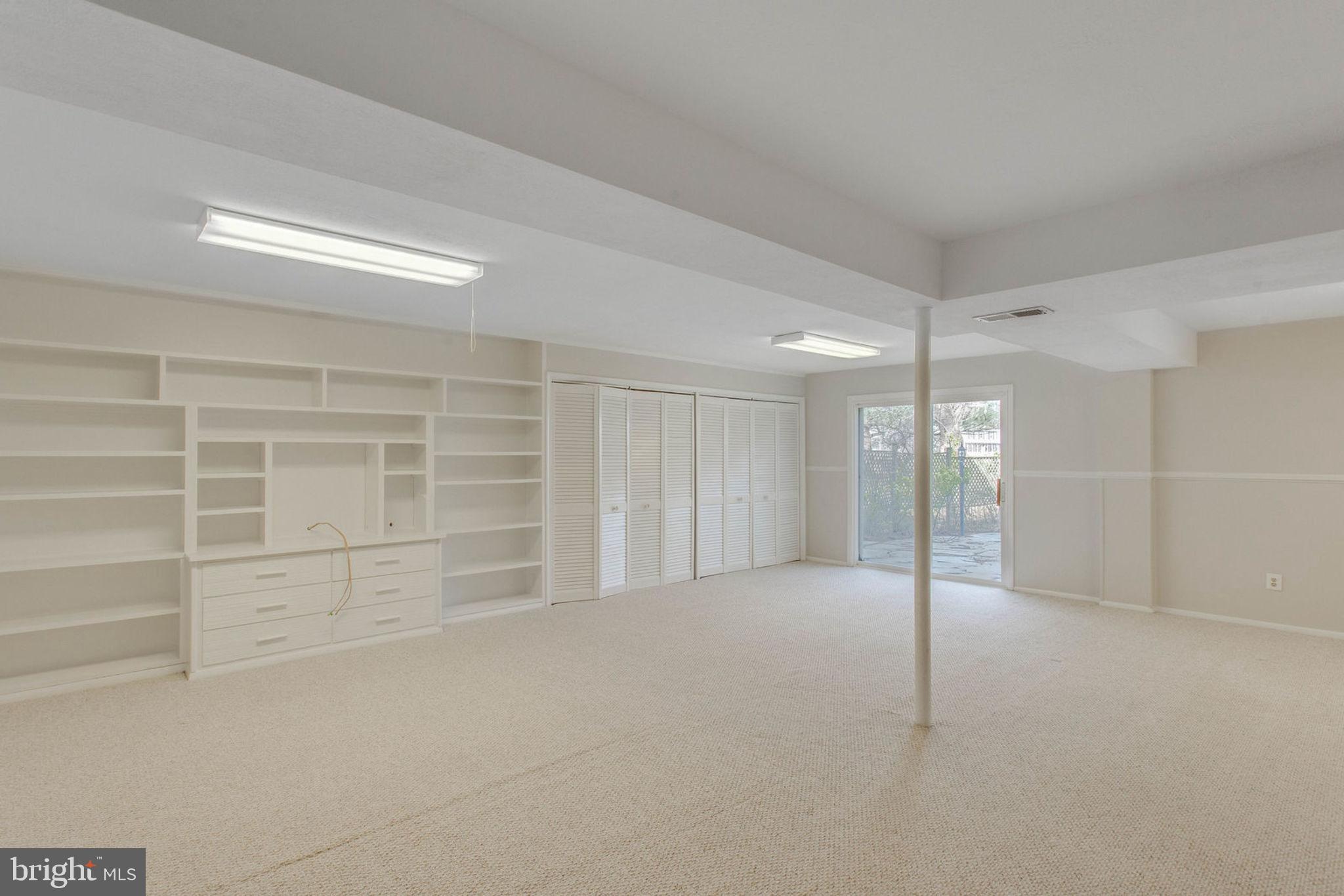 SURREY SQUARE - Residential