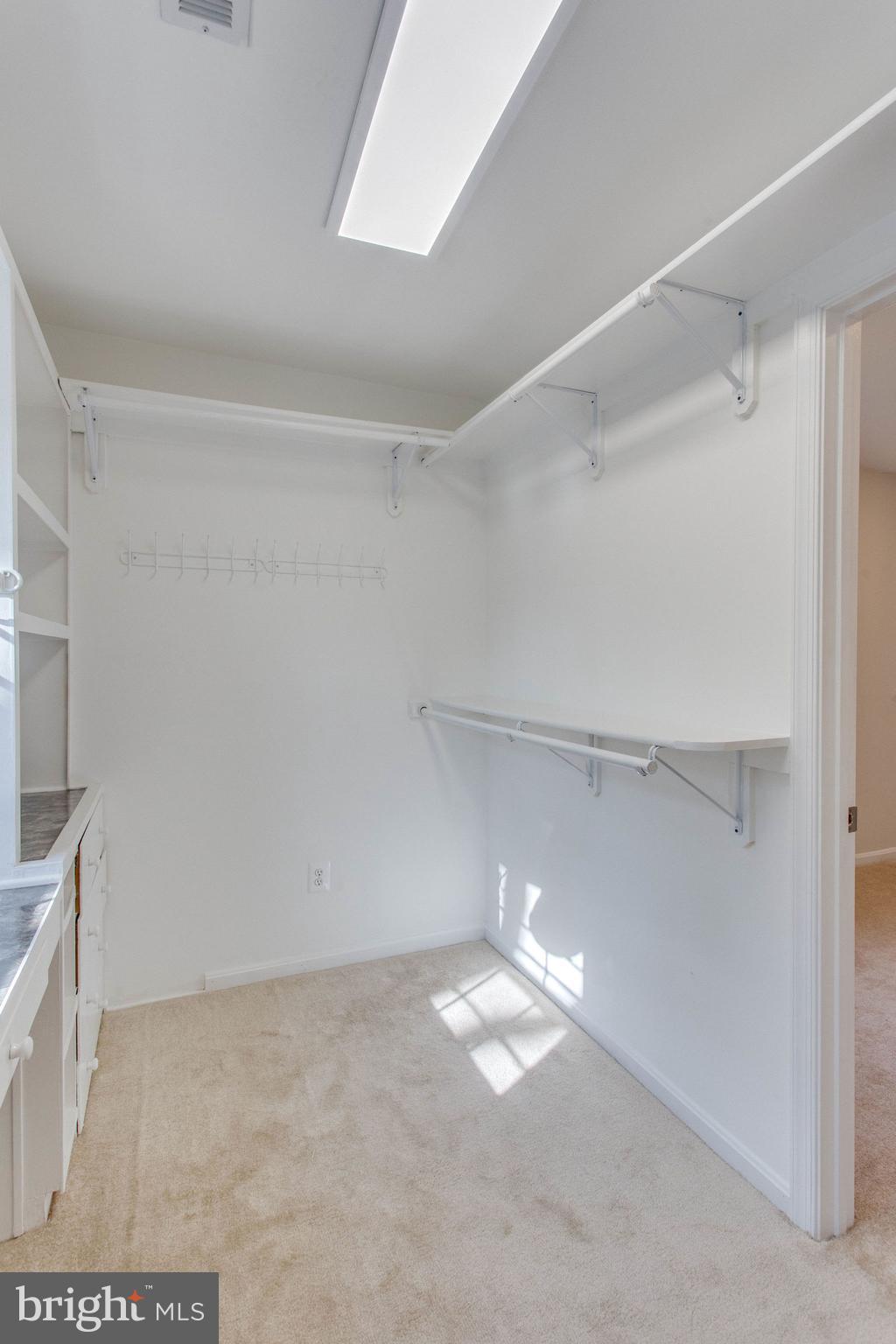 SURREY SQUARE - Residential