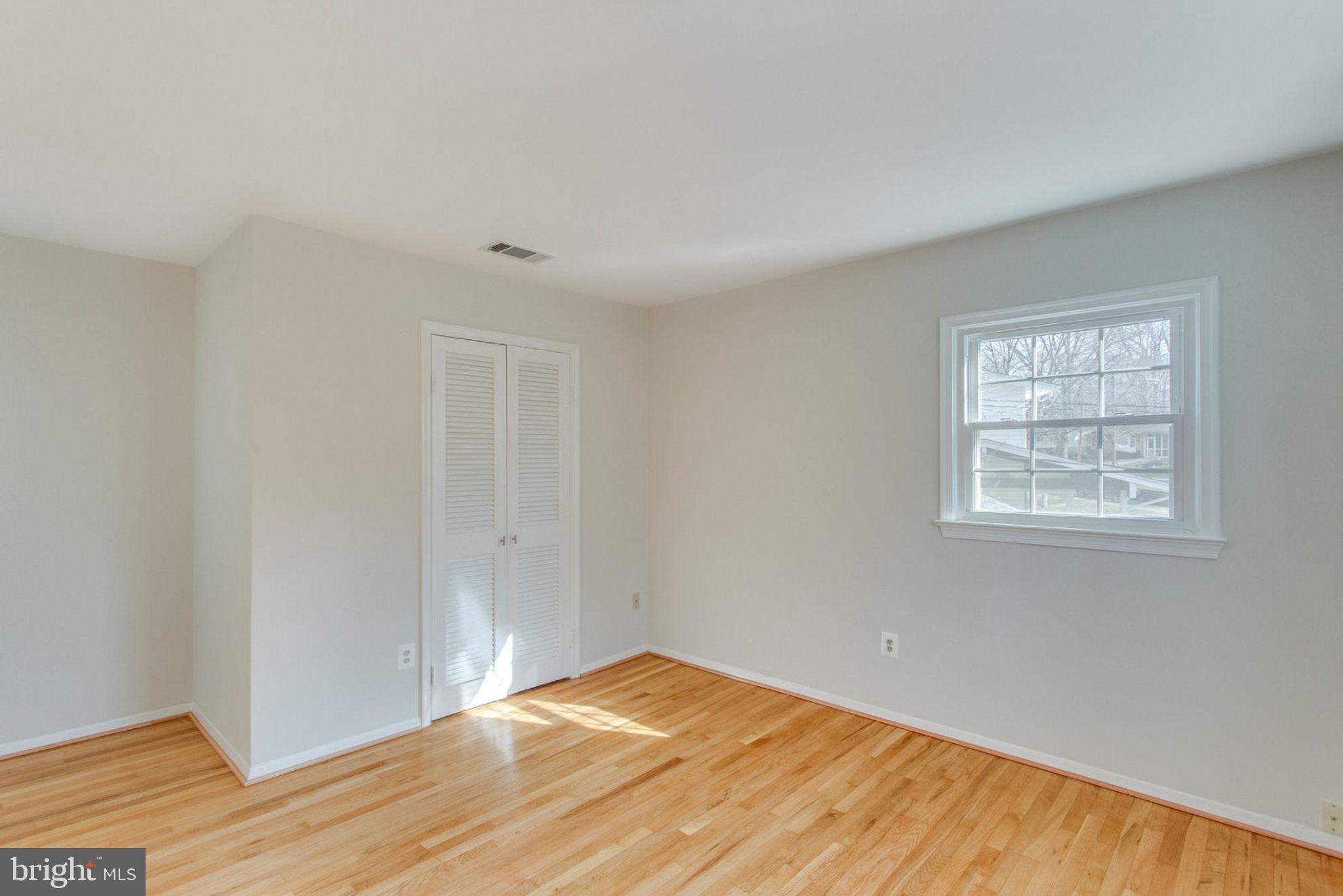 SURREY SQUARE - Residential