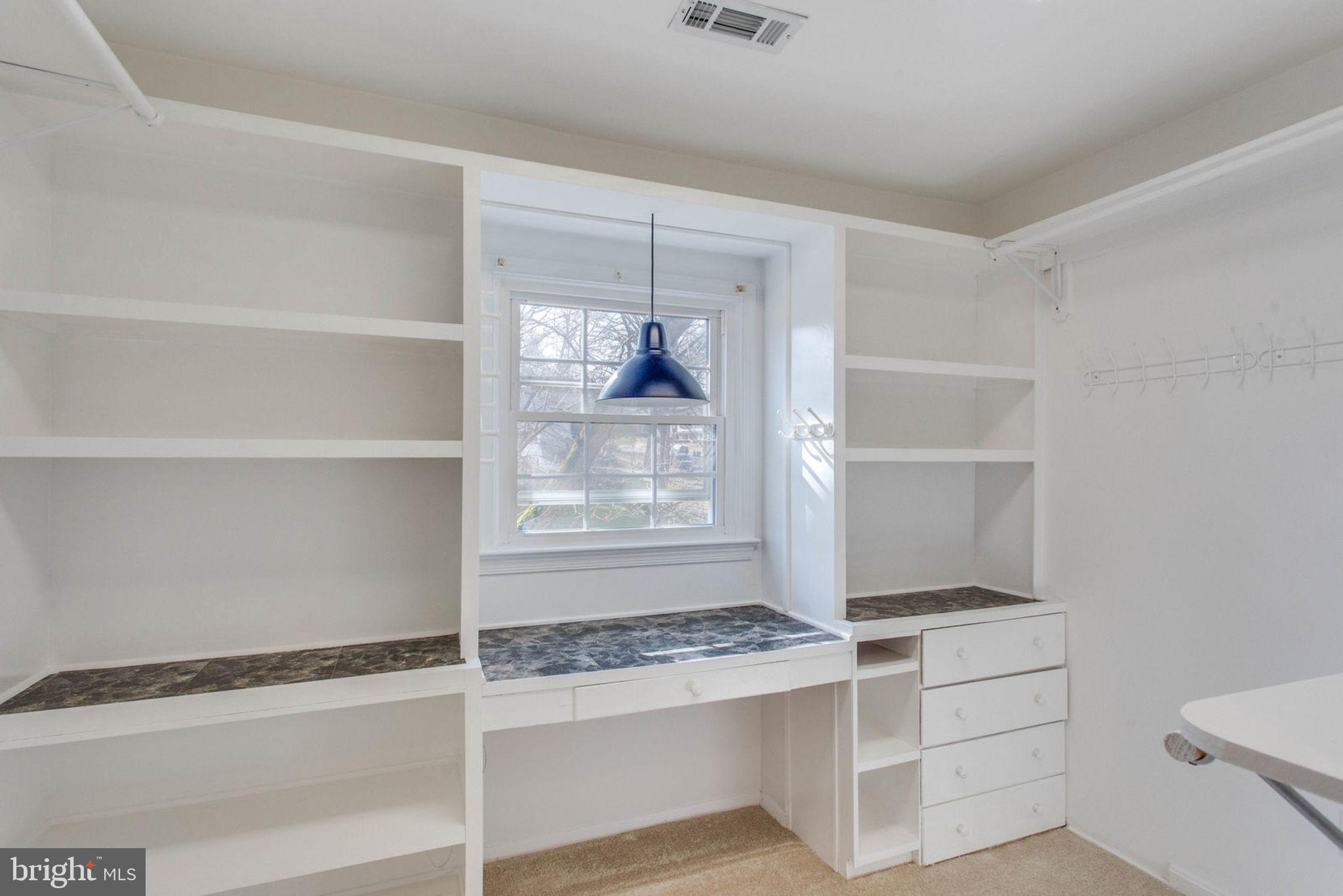 SURREY SQUARE - Residential