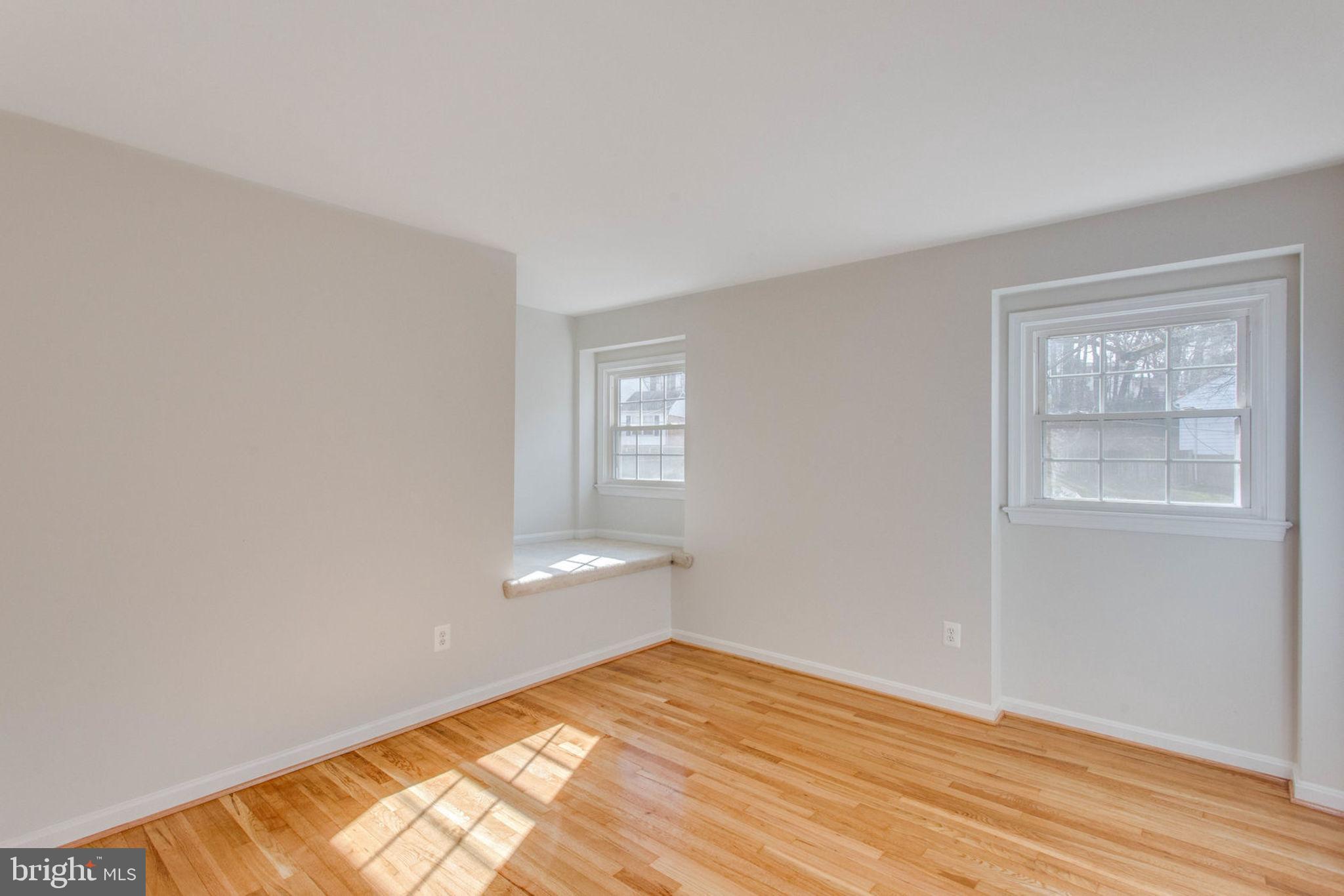 SURREY SQUARE - Residential