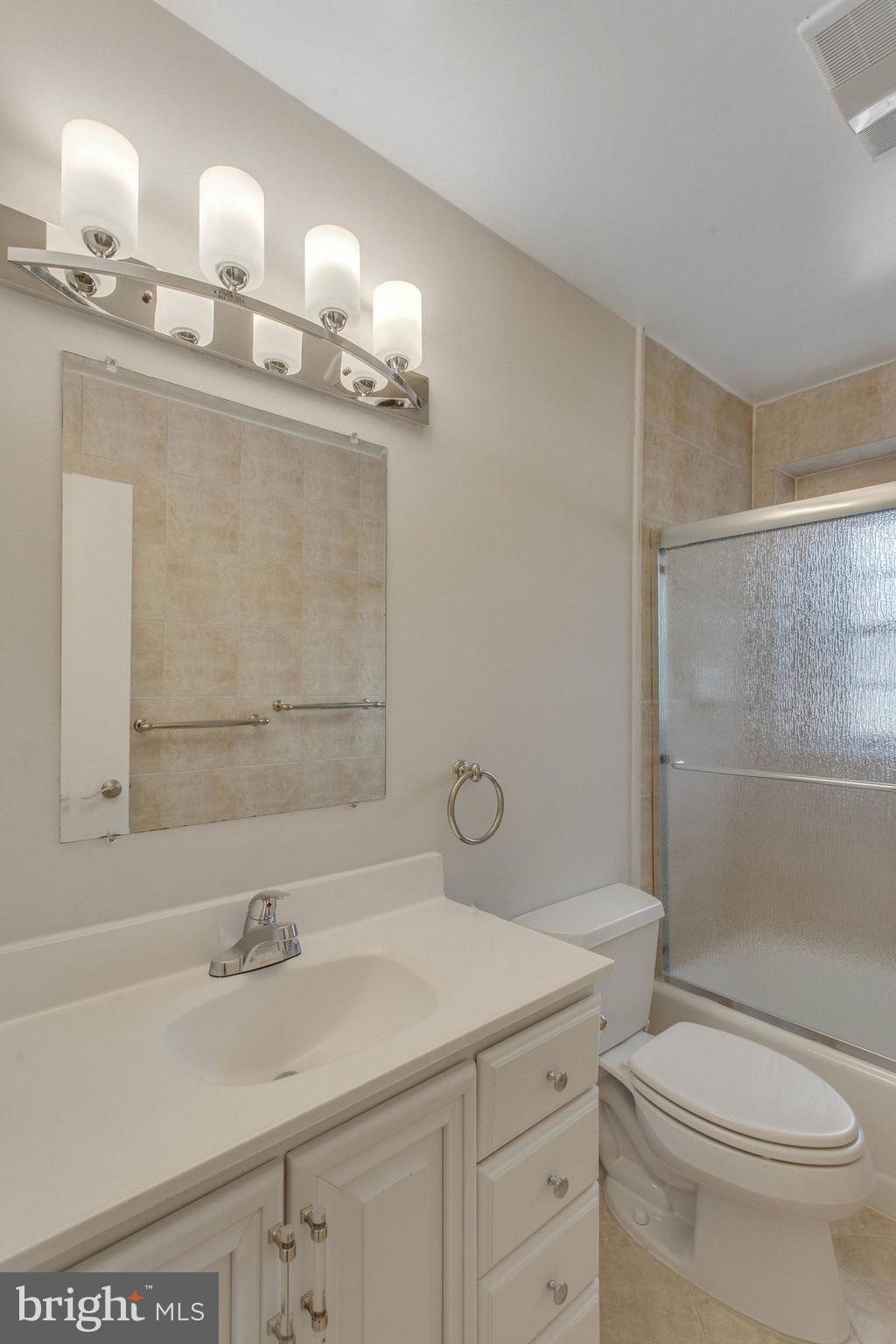 SURREY SQUARE - Residential