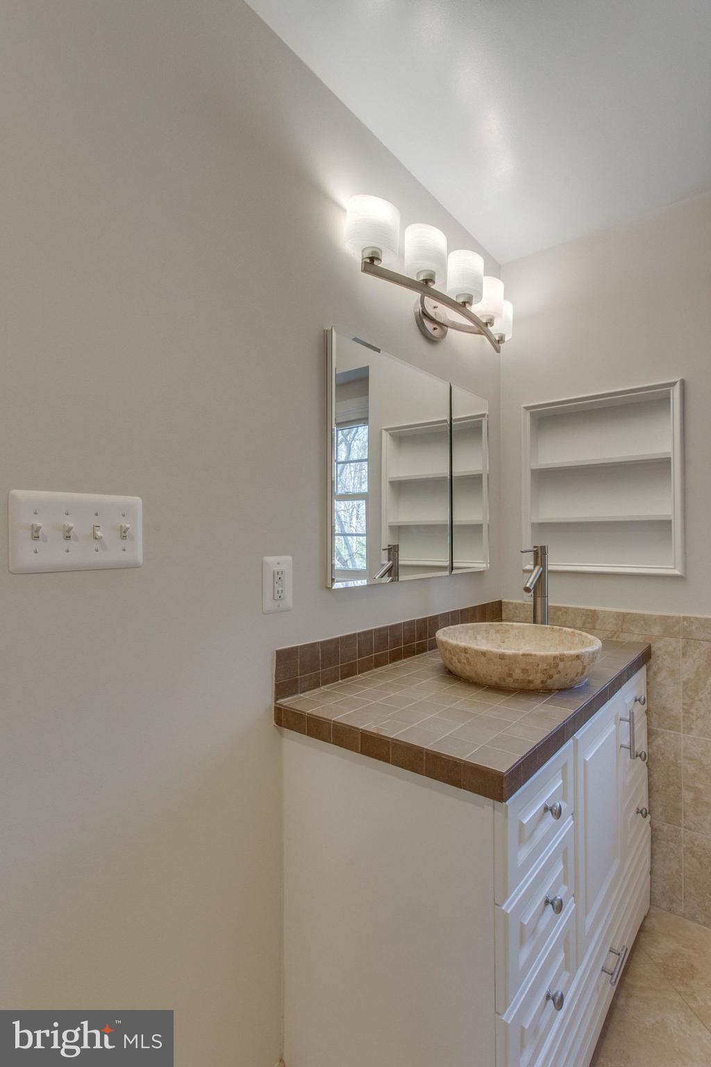 SURREY SQUARE - Residential