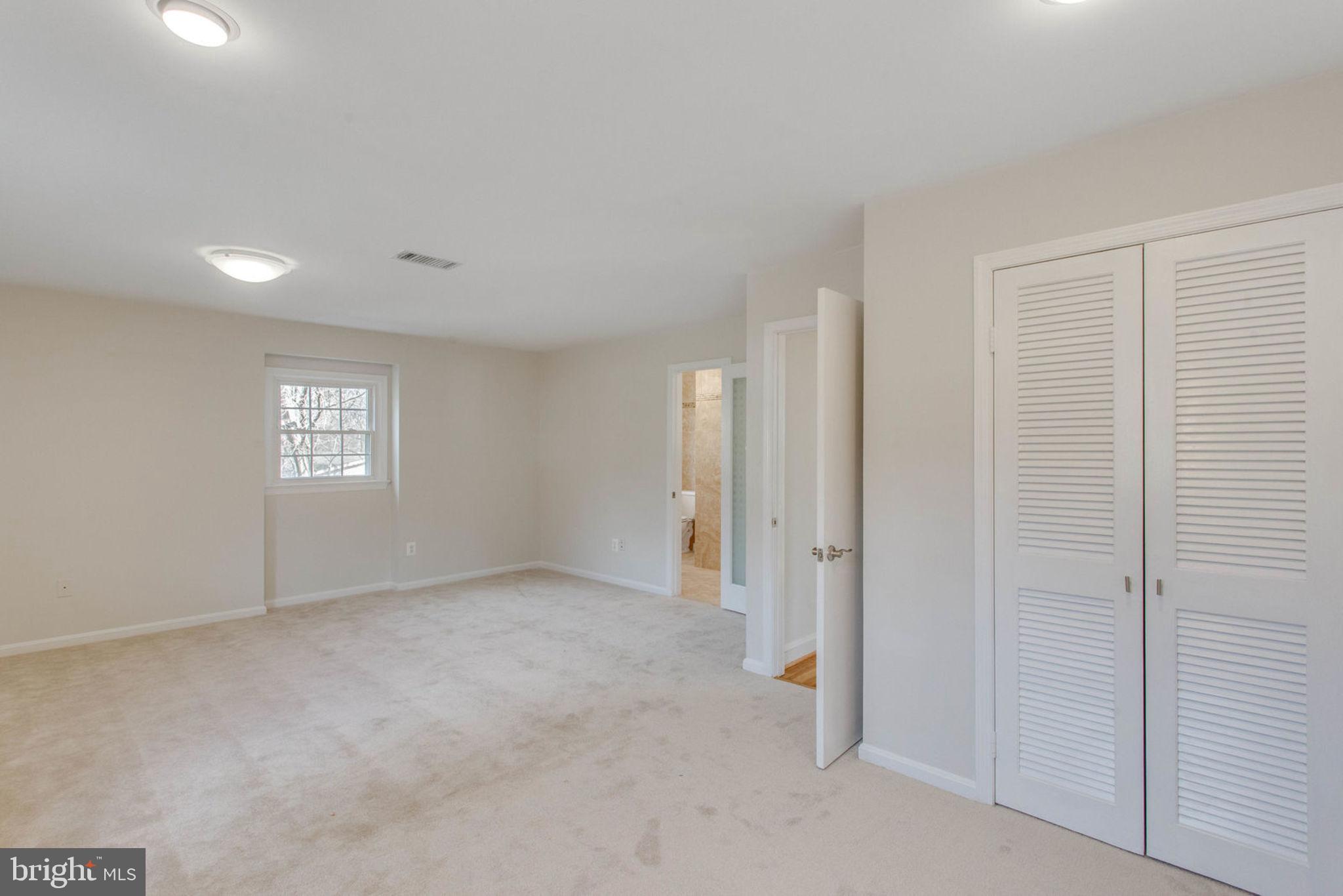 SURREY SQUARE - Residential