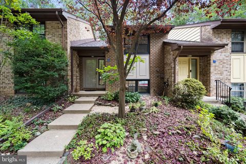 2027 HEADLANDS CIRCLE RESTON VA 20191