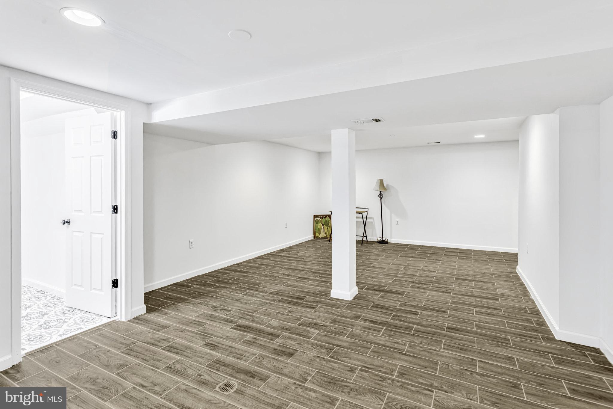 TWIN LAKES - Residential