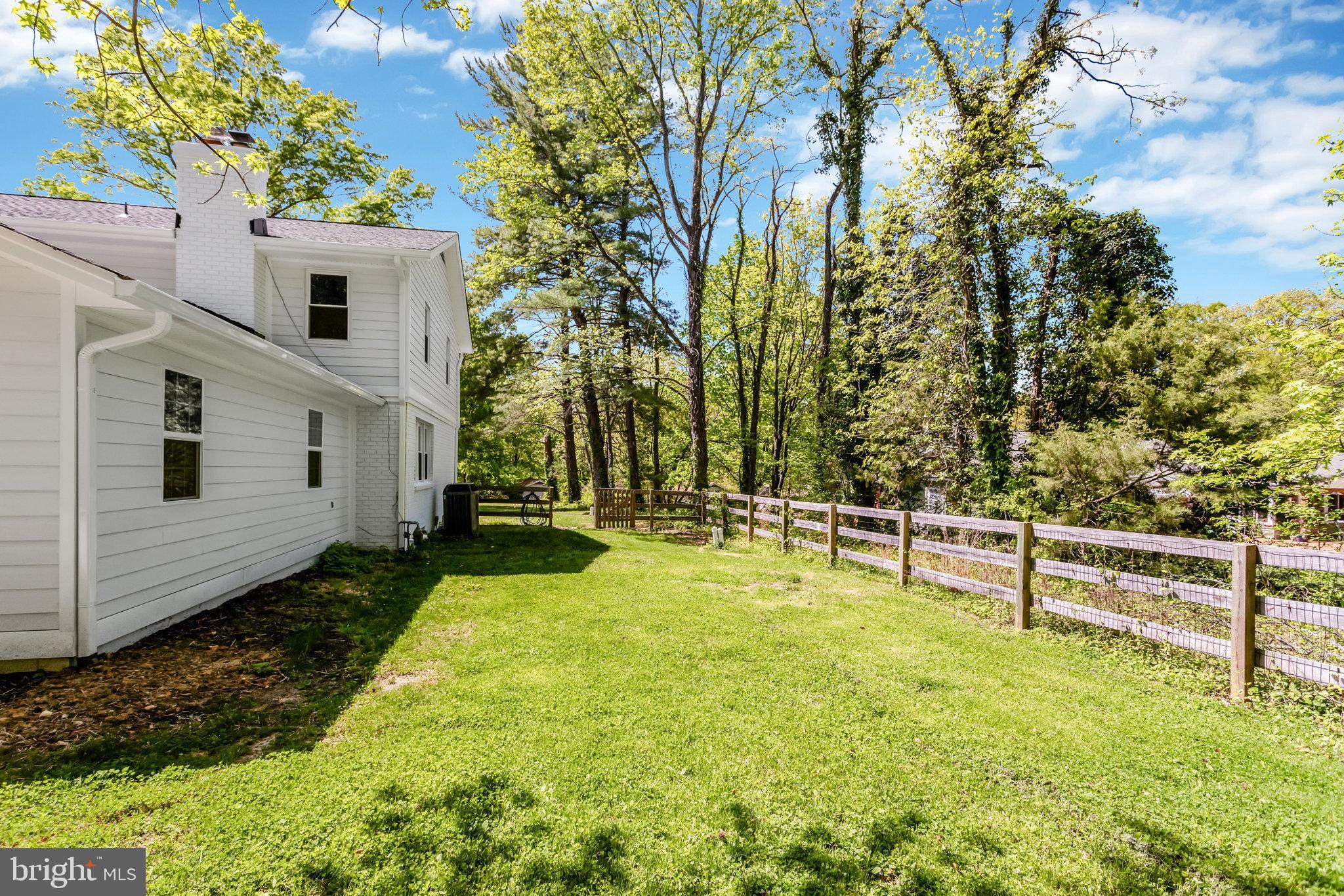 TWIN LAKES - Residential