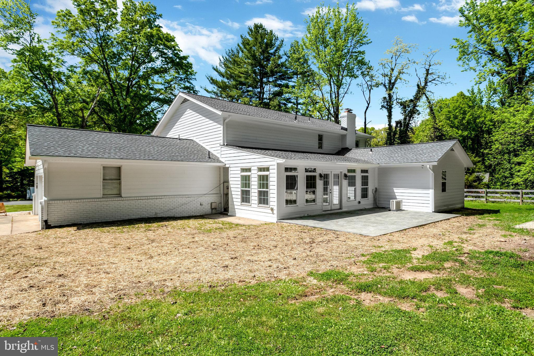 TWIN LAKES - Residential