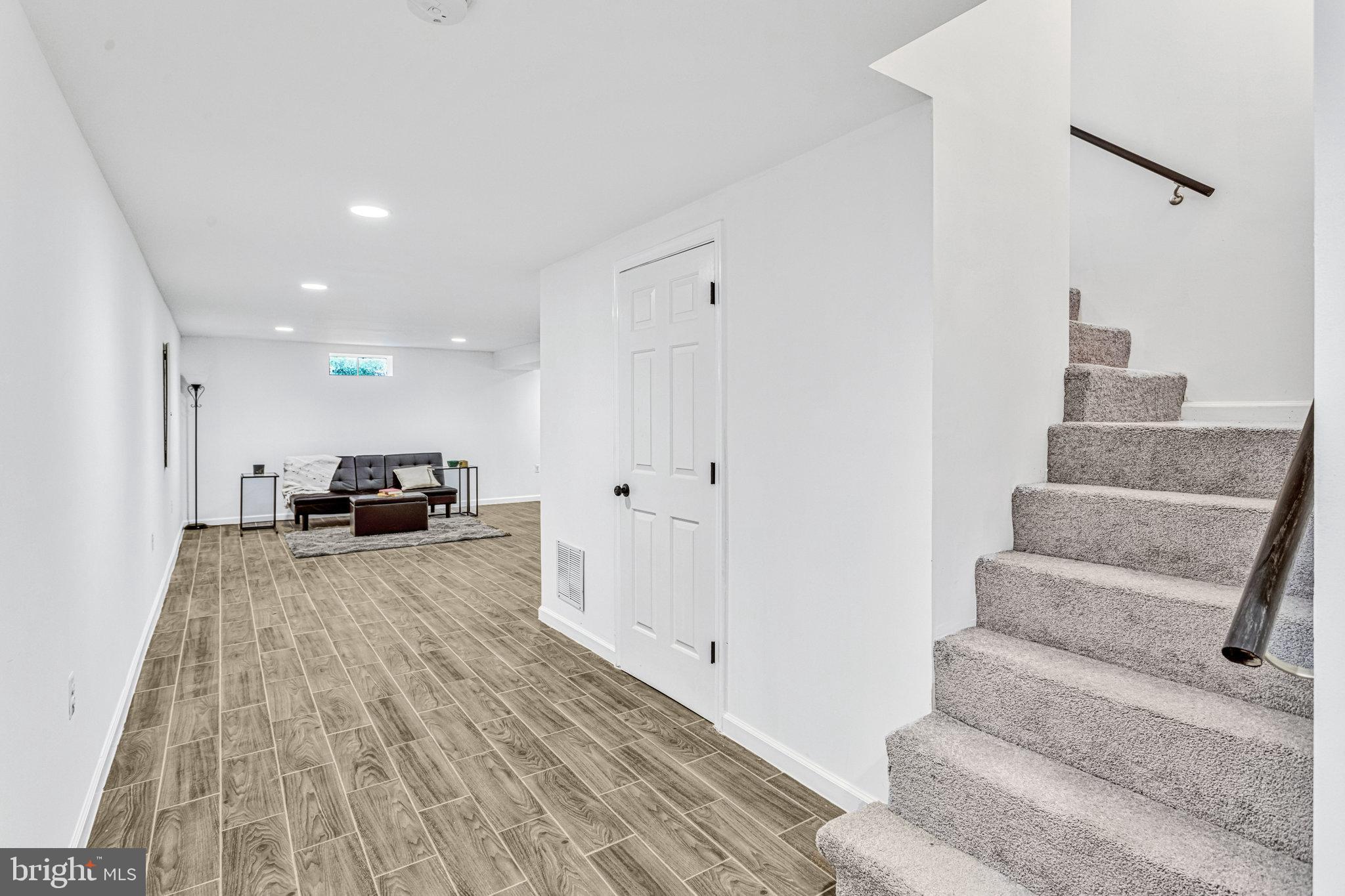 TWIN LAKES - Residential