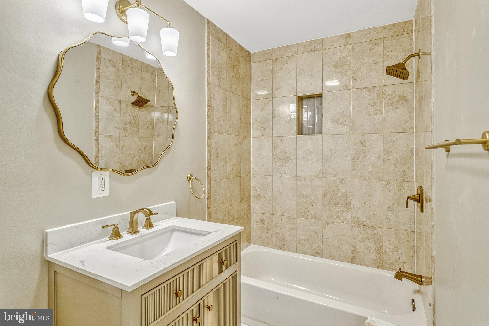 TWIN LAKES - Residential