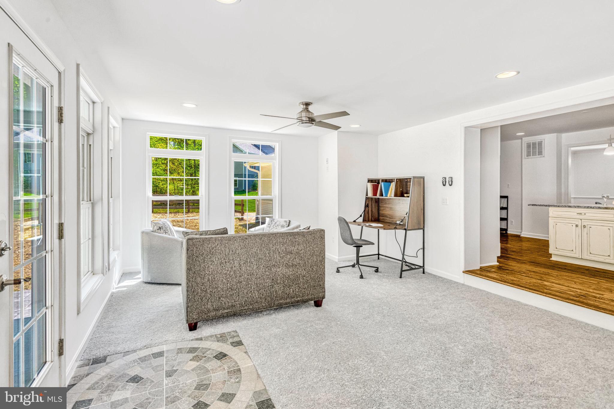 TWIN LAKES - Residential