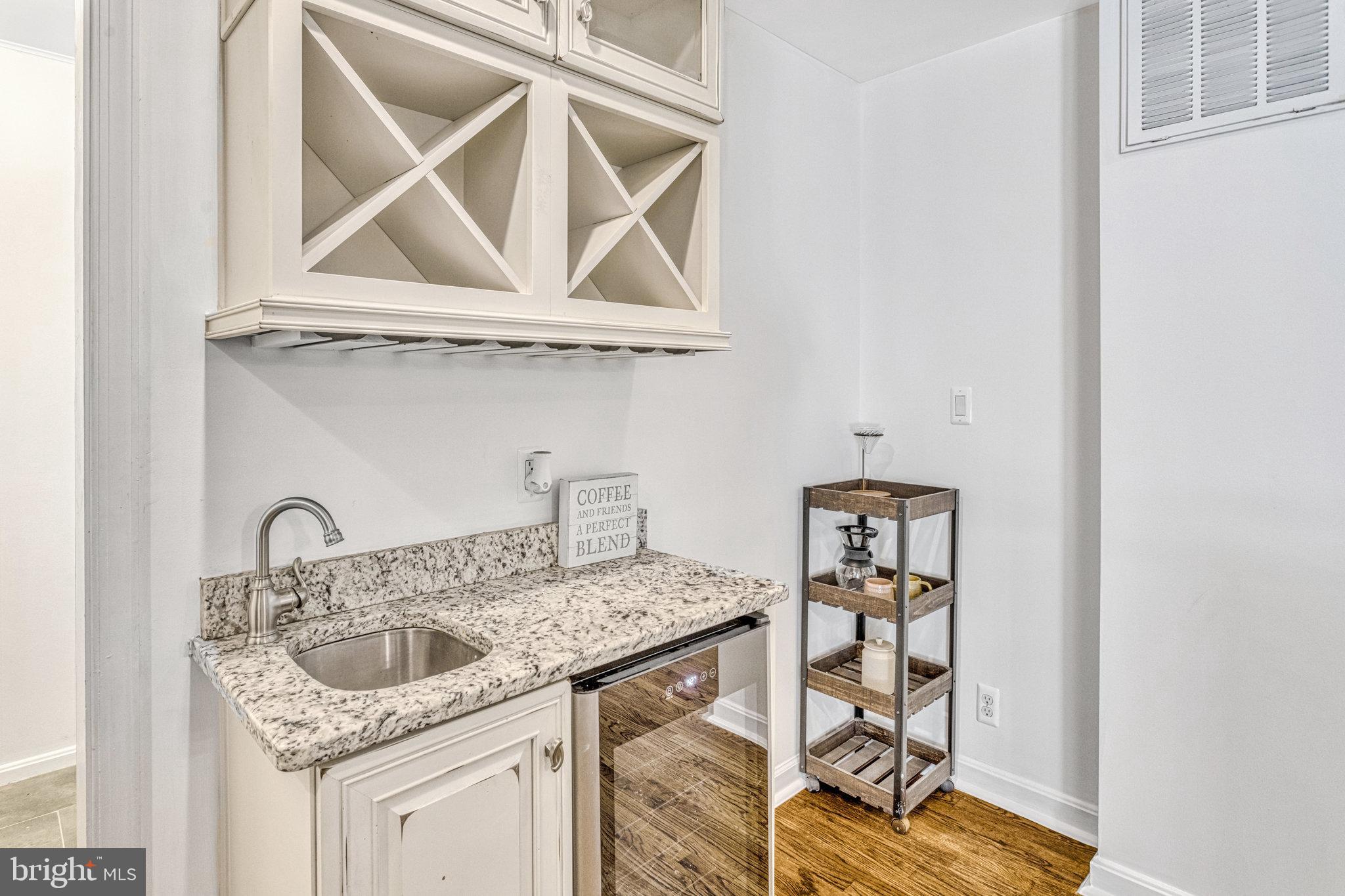 TWIN LAKES - Residential