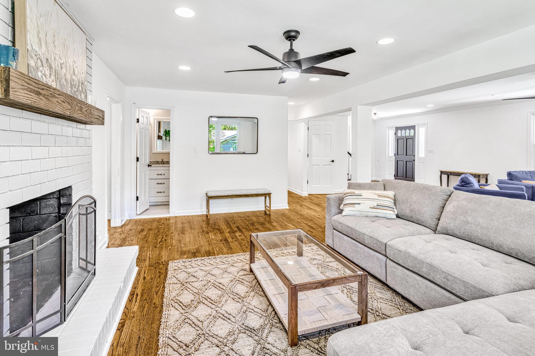 TWIN LAKES - Residential