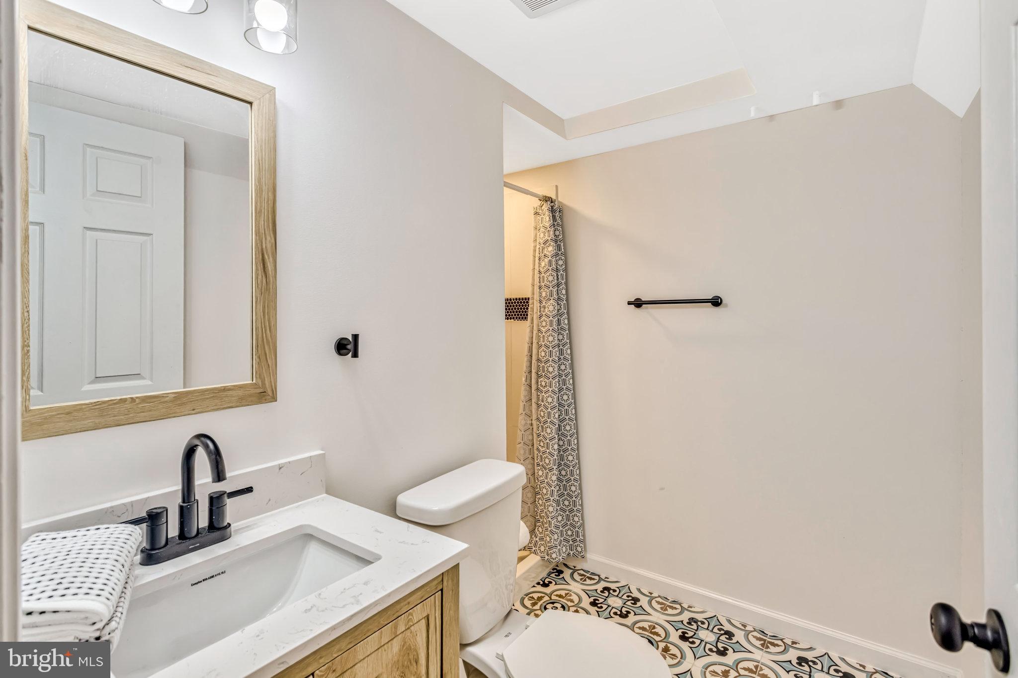 TWIN LAKES - Residential