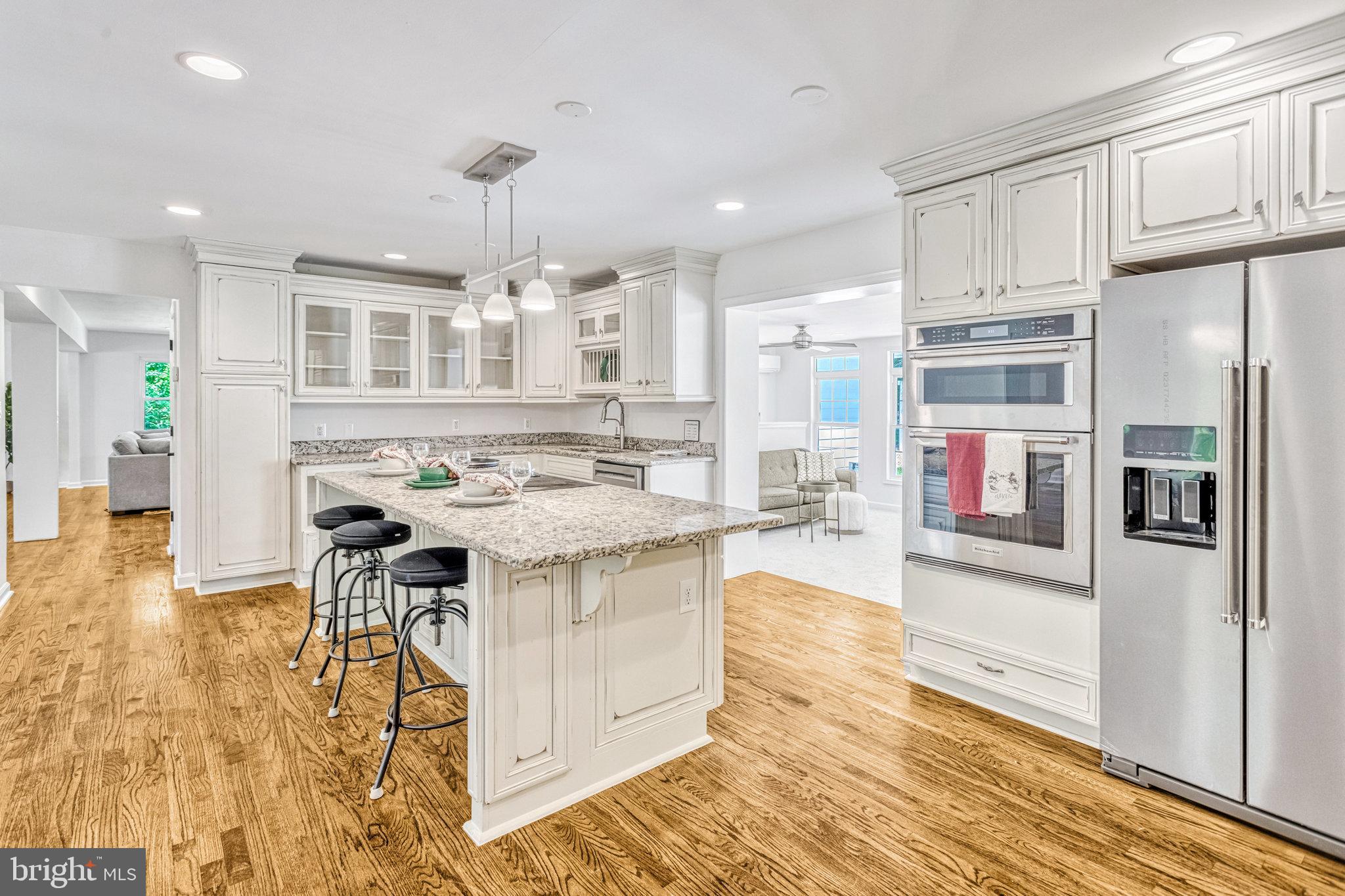 TWIN LAKES - Residential