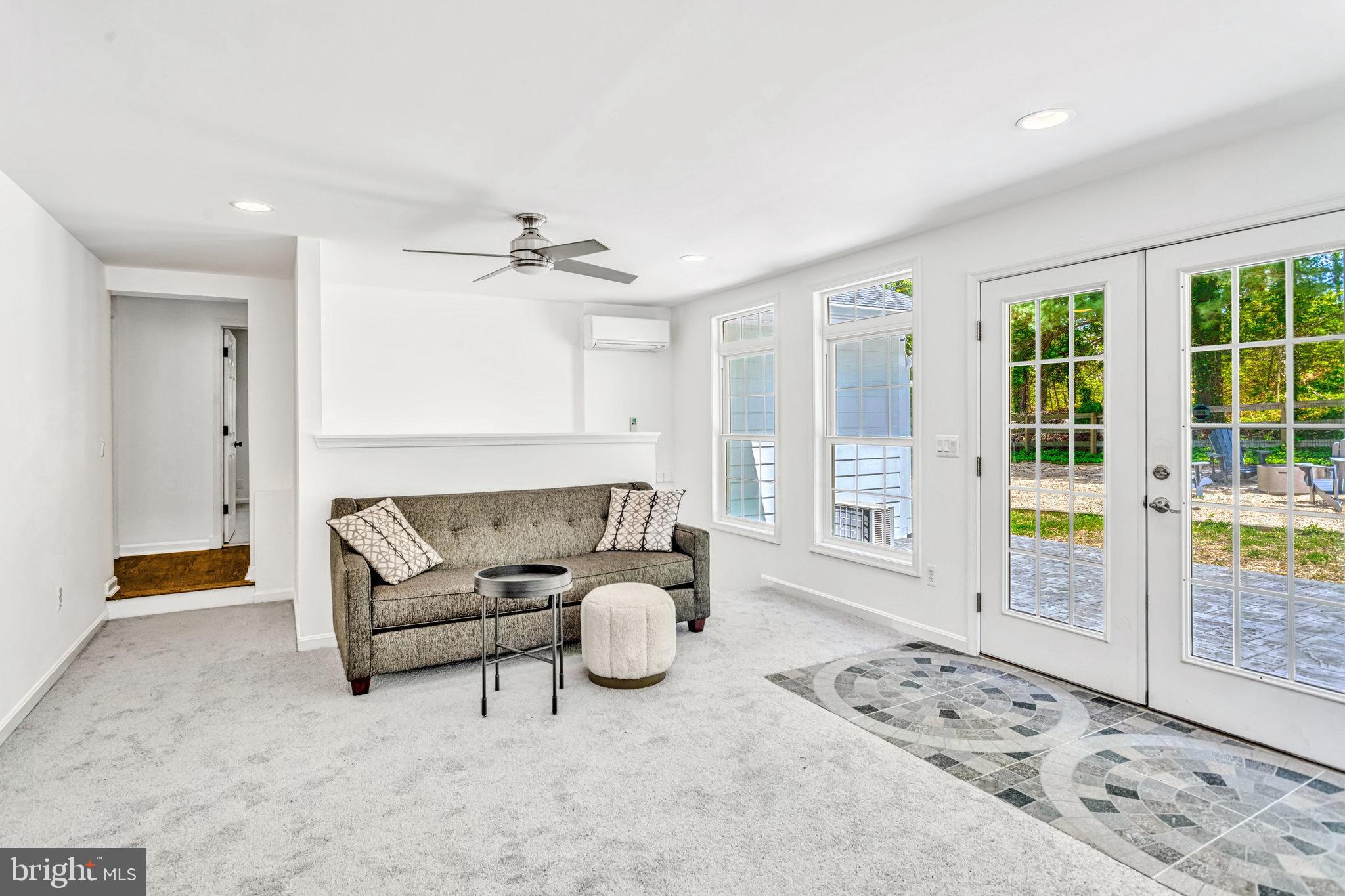 TWIN LAKES - Residential