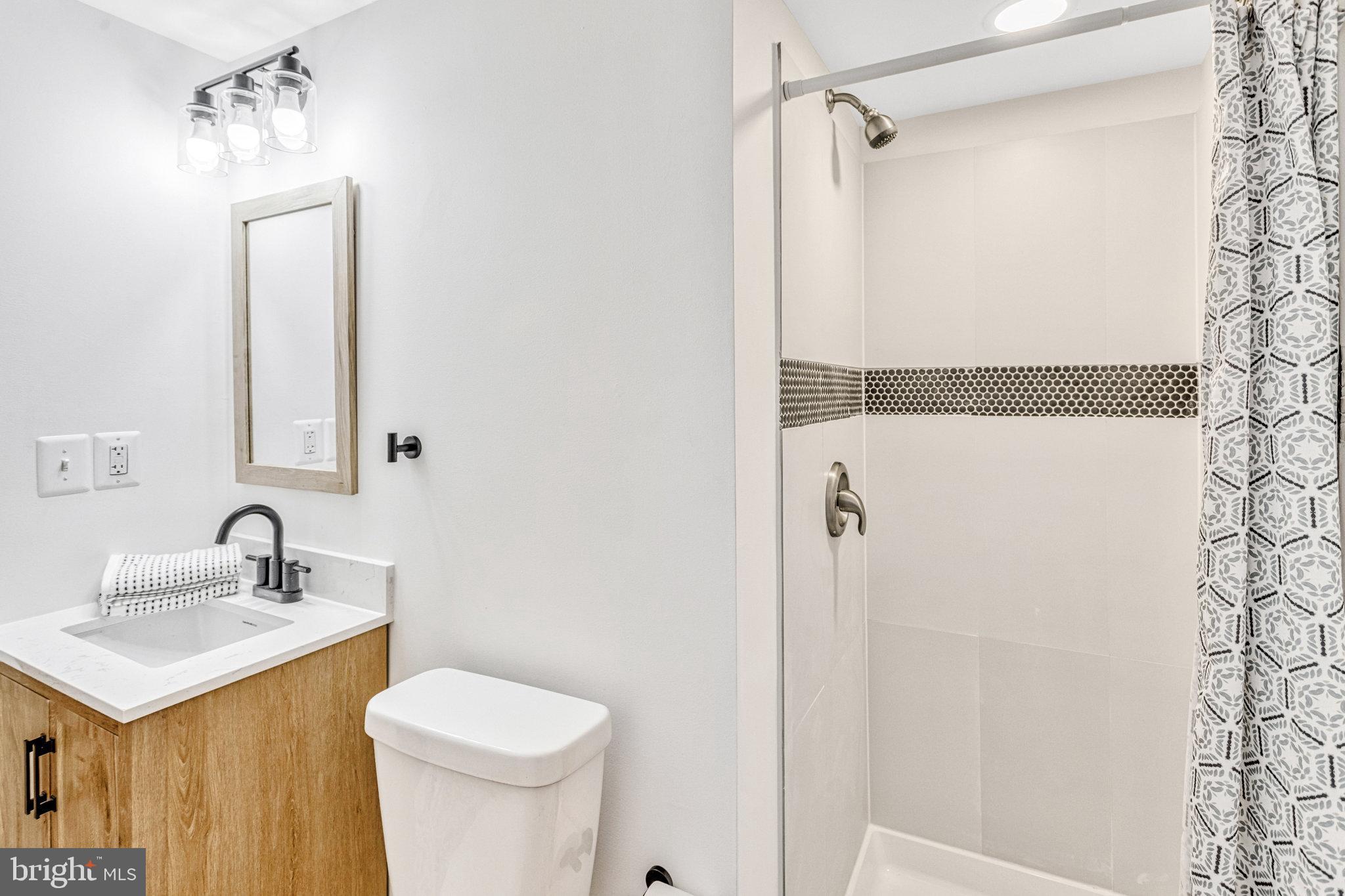 TWIN LAKES - Residential