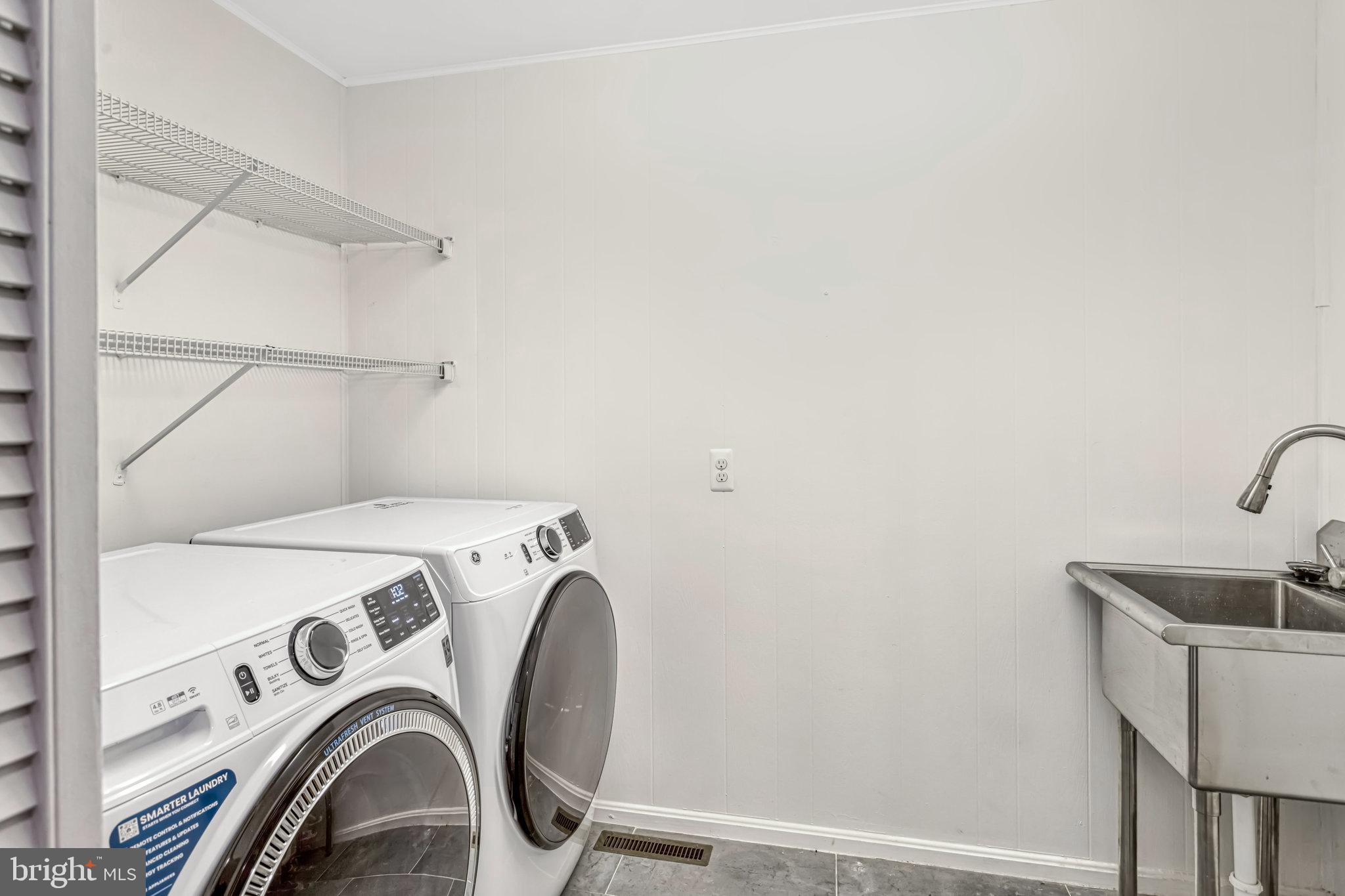 TWIN LAKES - Residential