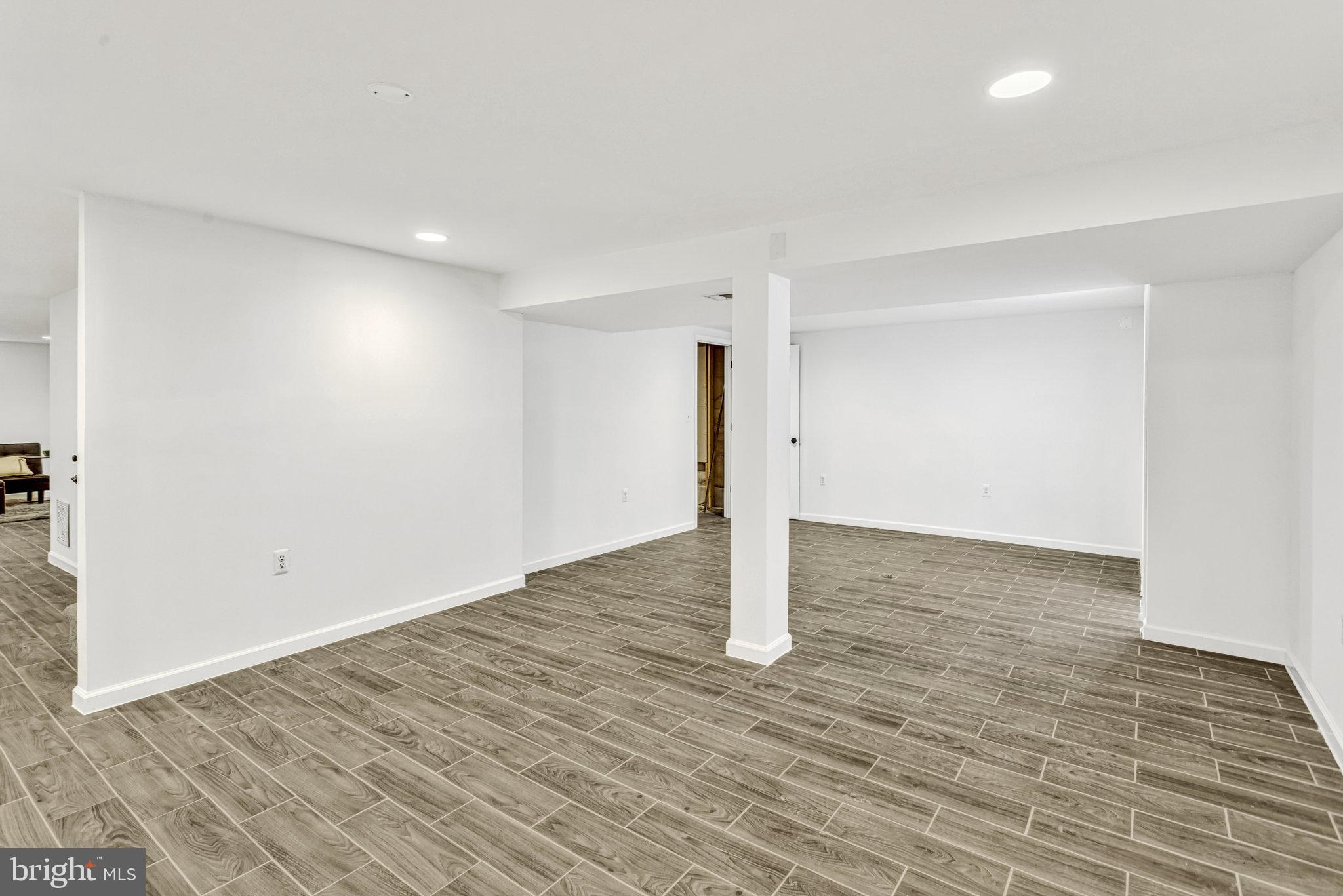 TWIN LAKES - Residential