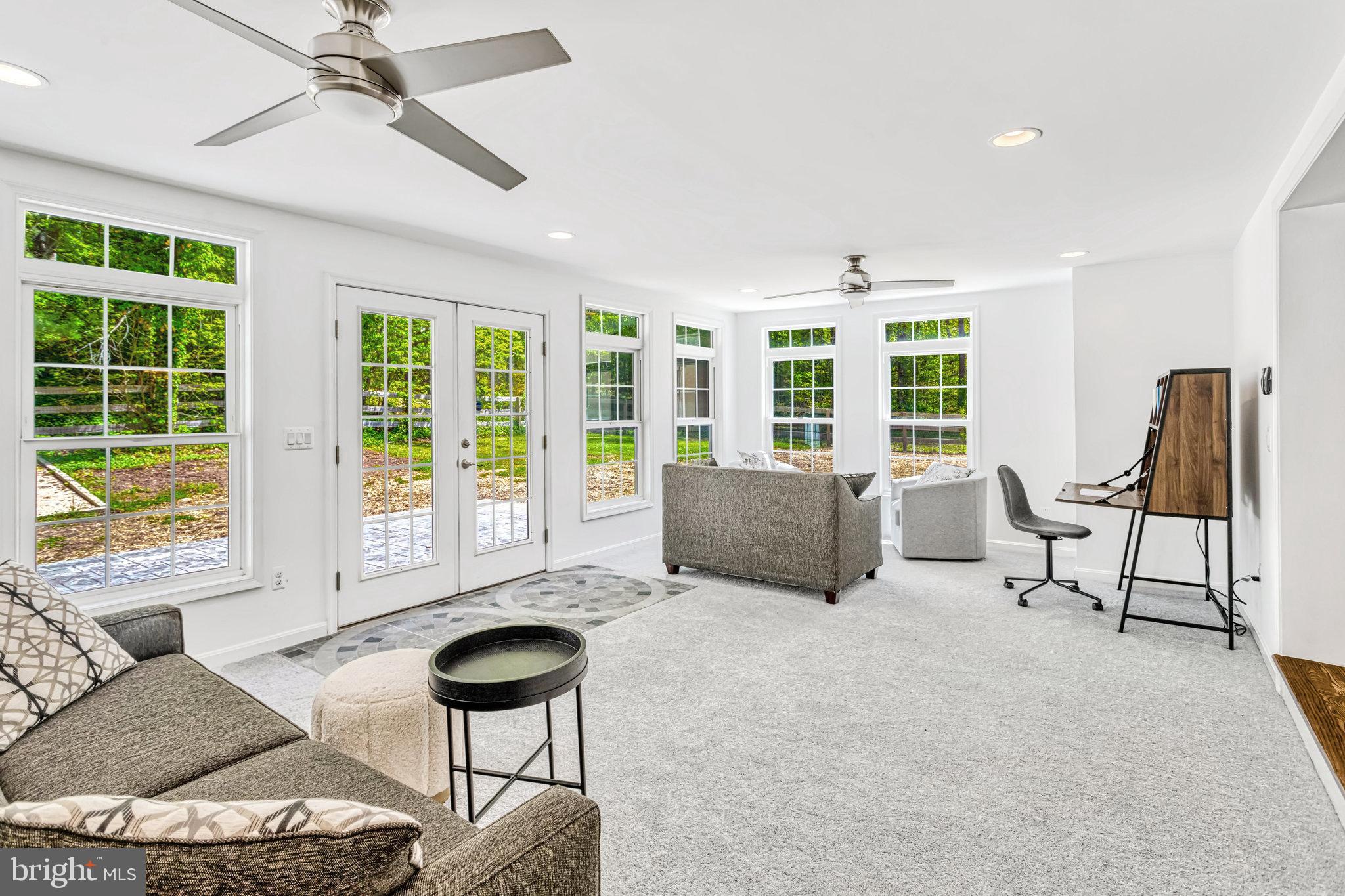 TWIN LAKES - Residential